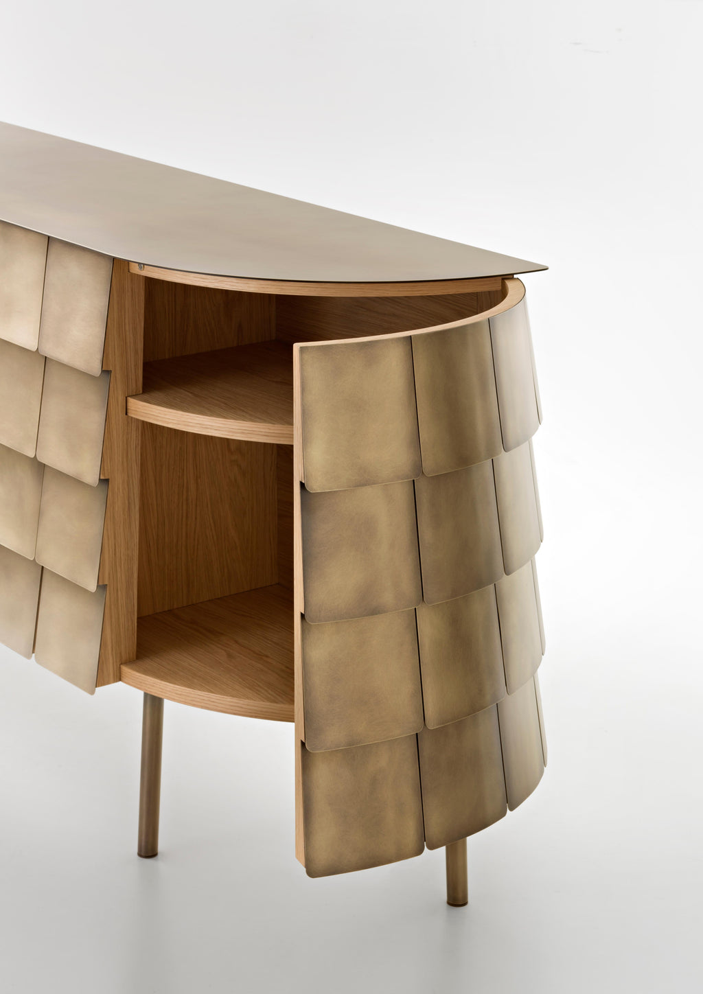 https://a.1stdibscdn.com/decastelli-yoroi-cabinet-in-stainless-steel-by-alesandro-masturzo-for-sale-picture-3/22569652/f_228540021615268463410/De_Castelli_Yoroi_Design_Alesandro_Masturzo_PH_Alberto_Parise_3_master.jpg