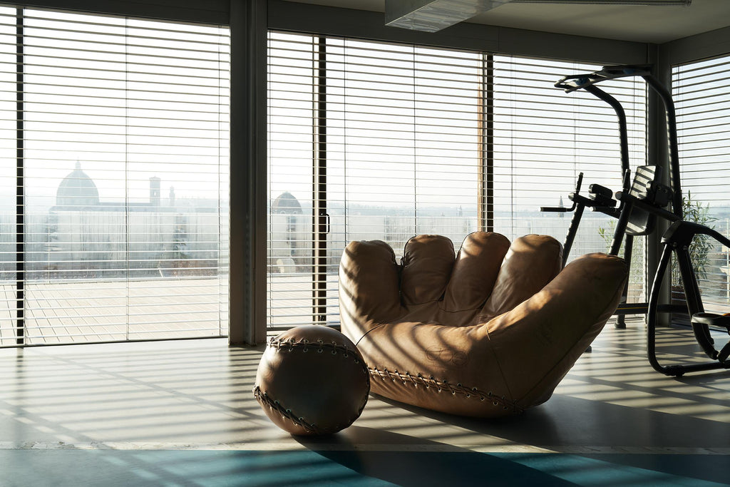 https://a.1stdibscdn.com/leather-joe-chair-designed-by-de-pas-durbino-lomazzi-for-poltronova-italy-for-sale-picture-5/f_29363/f_239555521622292584043/De_Pas_D_Urbino_Lomazzi_Joe_armchair_Centro_Studi_Poltronova_photo_Pietro_Savorelli_03_master.jpg