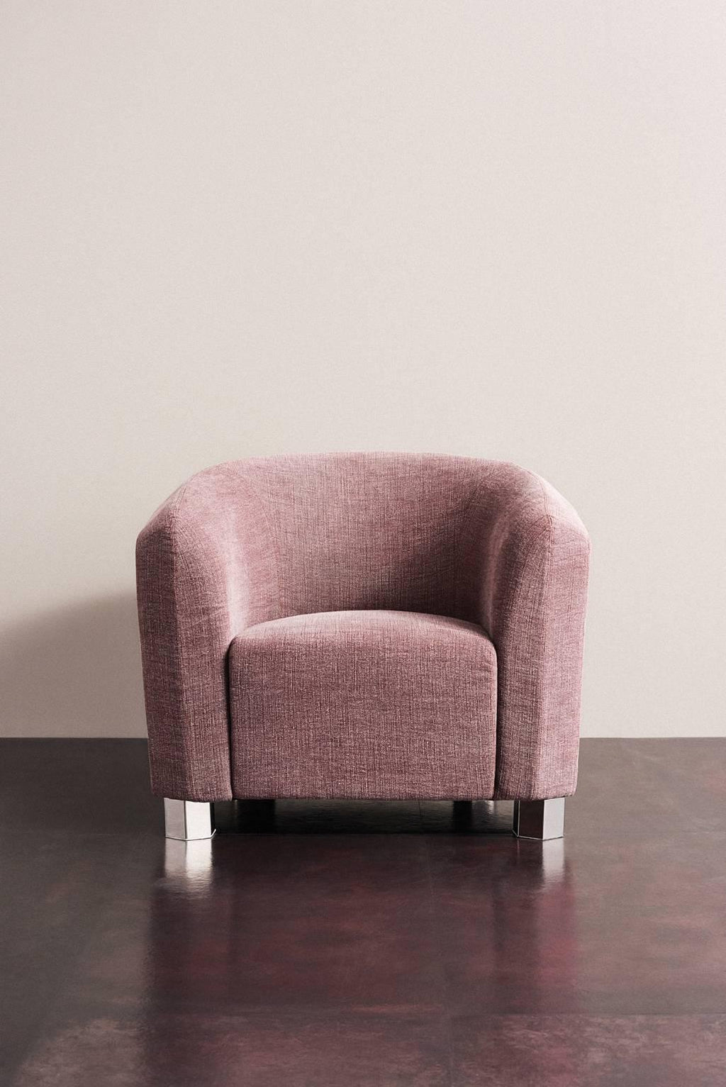 https://a.1stdibscdn.com/deco-futura-armchair-with-steel-frame-and-fiber-by-moroso-for-diesel-for-sale-picture-3/archivesE/upload/f_16392/f_98834011518795530558/Deco_Futura_Armchair_Steel_Frame_Fiber_Moroso_Diesel_5_master.jpg