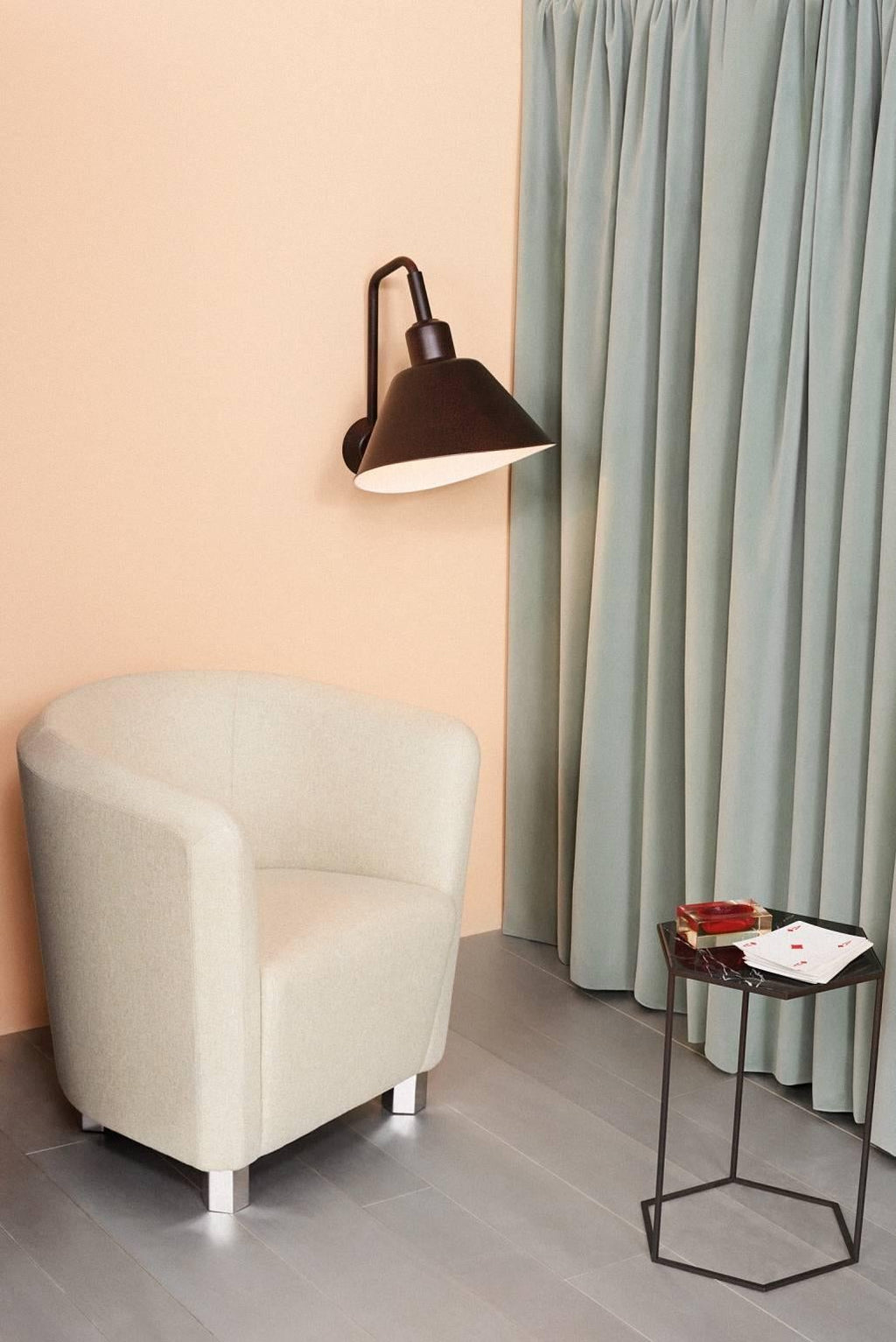 https://a.1stdibscdn.com/deco-futura-small-armchair-with-steel-frame-and-fiber-by-moroso-for-diesel-for-sale-picture-5/archivesE/upload/f_16392/f_98829611518793742557/Deco_Futura_Small_Armchair_Steel_Frame_Fiber_Moroso_Diesel_3_master.jpg