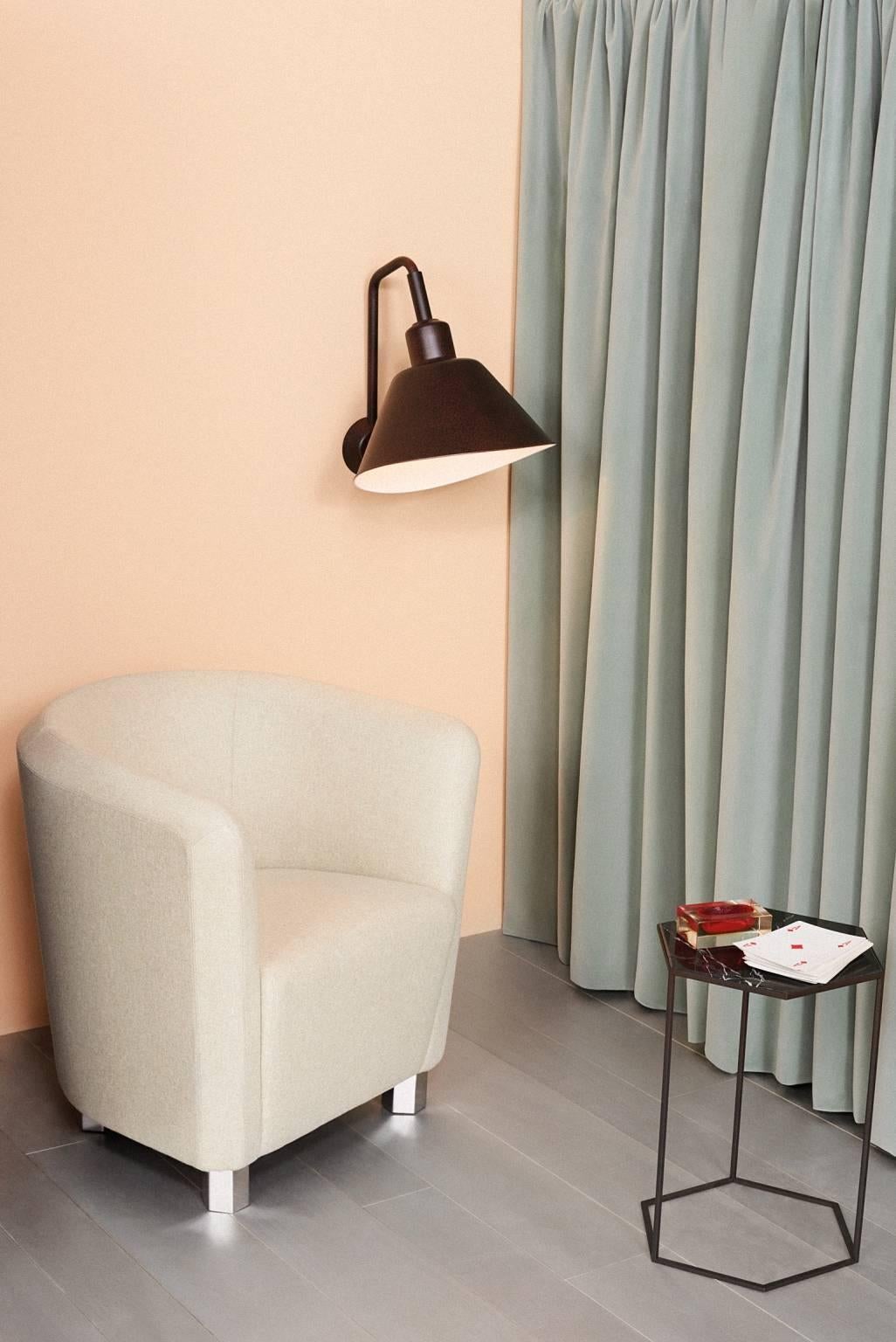https://a.1stdibscdn.com/deco-futura-small-armchair-with-steel-frame-and-fiber-by-moroso-for-diesel-for-sale-picture-5/archivesE/upload/f_16392/f_98829611518793742557/Deco_Futura_Small_Armchair_Steel_Frame_Fiber_Moroso_Diesel_3_master.jpg