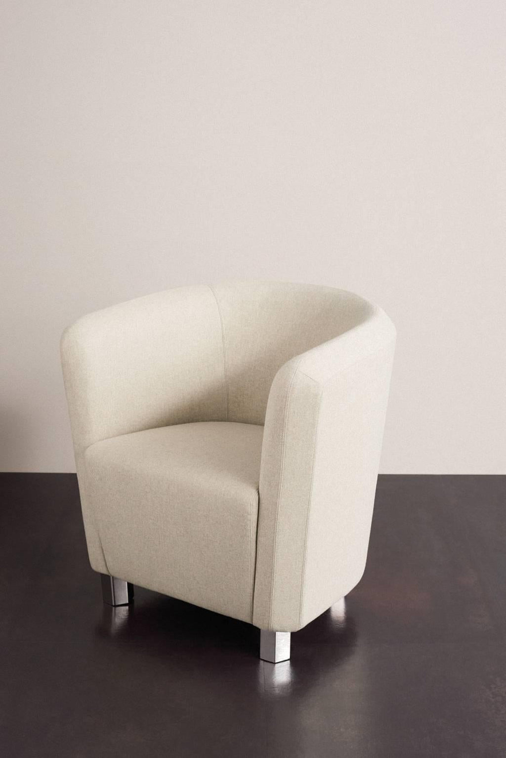 https://a.1stdibscdn.com/deco-futura-small-armchair-with-steel-frame-and-fiber-by-moroso-for-diesel-for-sale-picture-4/archivesE/upload/f_16392/f_98829611518793776280/Deco_Futura_Small_Armchair_Steel_Frame_Fiber_Moroso_Diesel_4_master.jpg