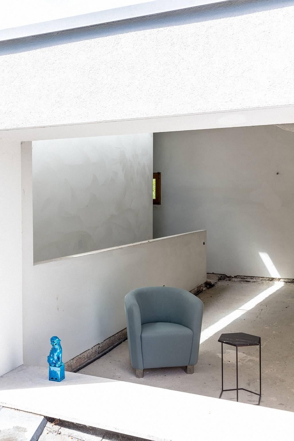 https://a.1stdibscdn.com/deco-futura-small-armchair-with-steel-frame-and-fiber-by-moroso-for-diesel-for-sale-picture-6/archivesE/upload/f_16392/f_98829611518793809158/Deco_Futura_Small_Armchair_Steel_Frame_Fiber_Moroso_Diesel_5_master.jpg