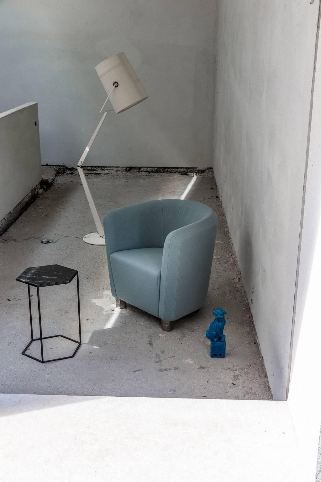 https://a.1stdibscdn.com/deco-futura-small-armchair-with-steel-frame-and-fiber-by-moroso-for-diesel-for-sale-picture-3/archivesE/upload/f_16392/f_98829611518793838549/Deco_Futura_Small_Armchair_Steel_Frame_Fiber_Moroso_Diesel_6_master.jpg