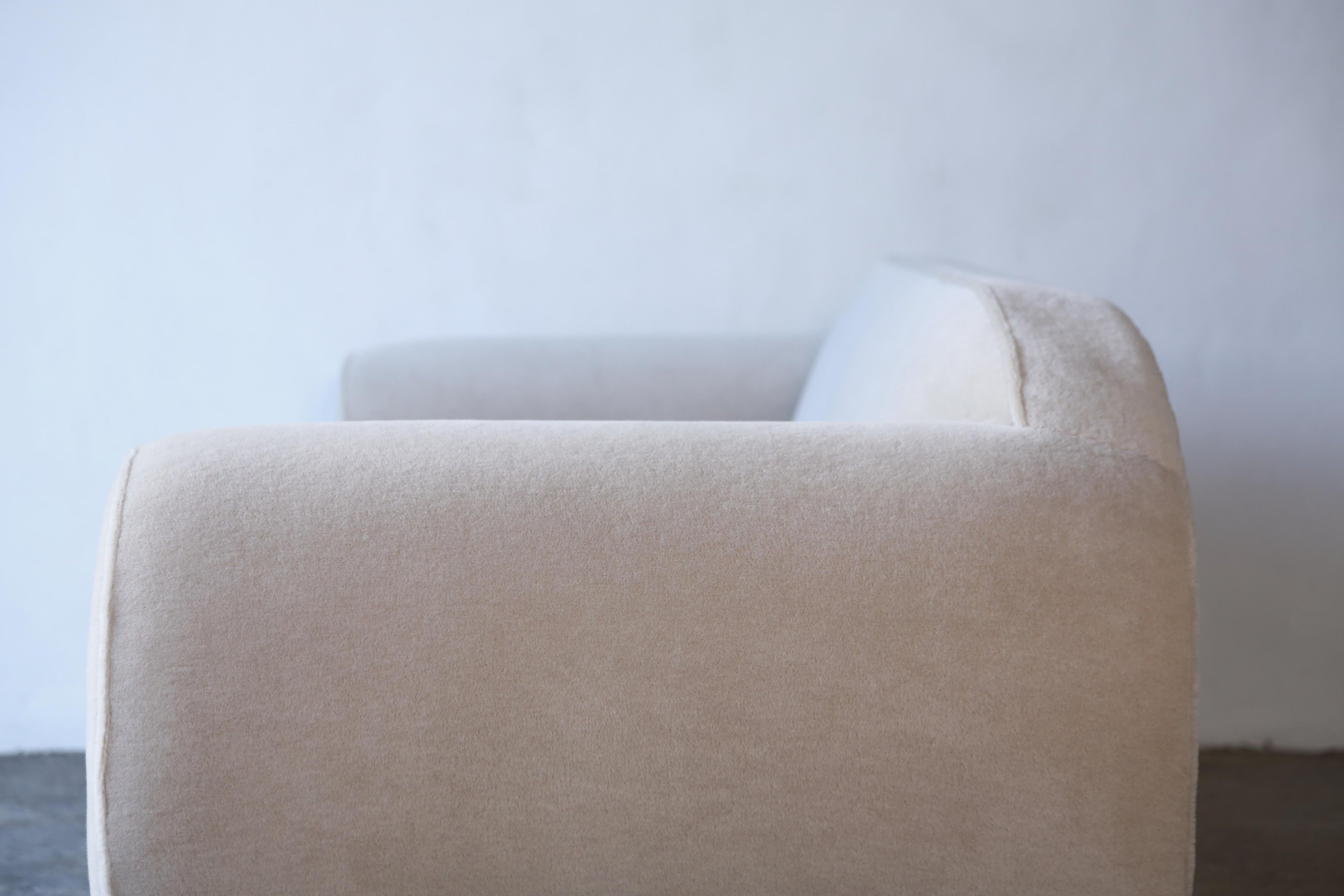 https://a.1stdibscdn.com/elegant-sofa-upholstered-in-pure-alpaca-for-sale-picture-5/f_22593/f_415100221726587233584/Deco_Sofa_Ivory_Alpaca_4_23_10_master.jpg