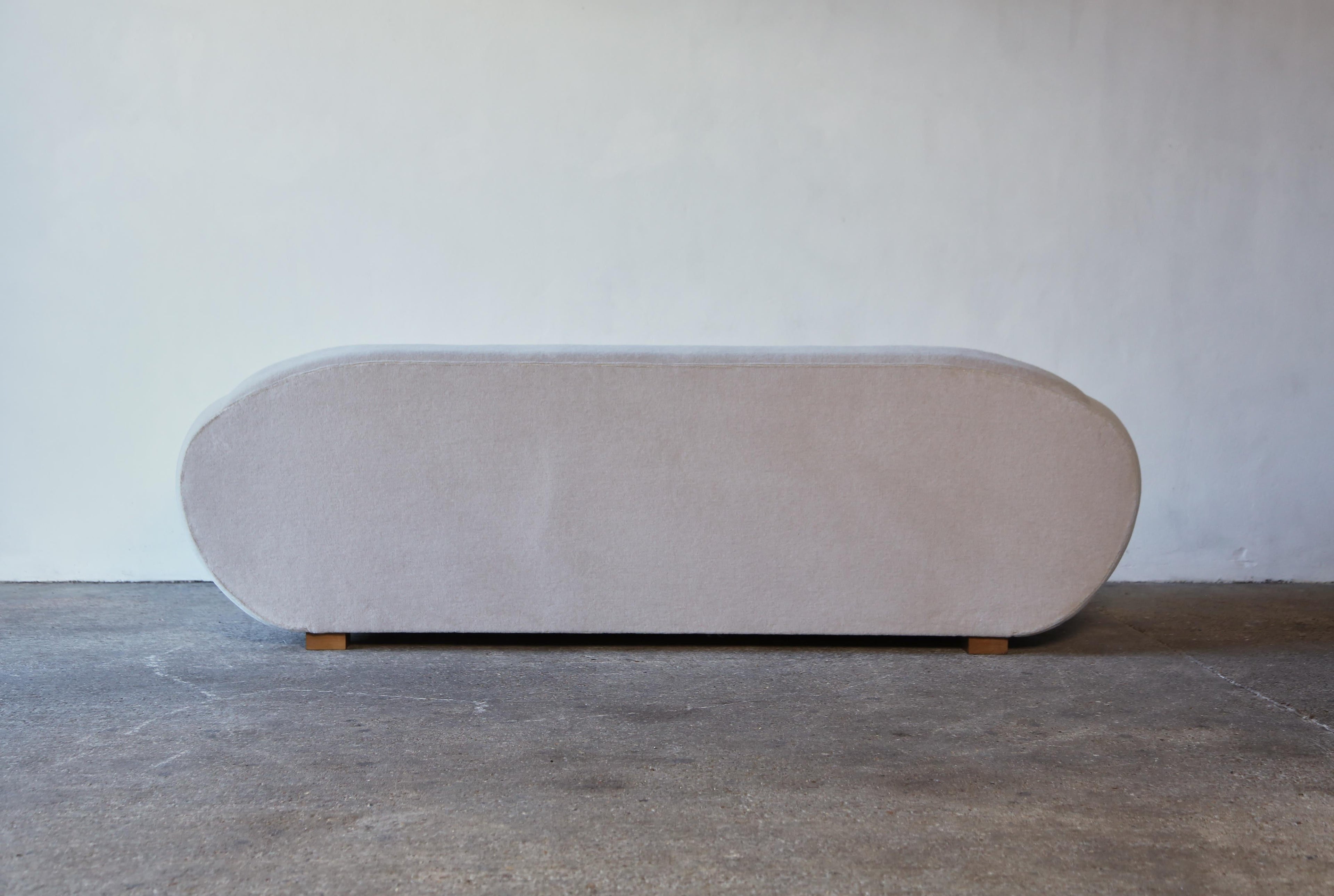 https://a.1stdibscdn.com/elegant-sofa-upholstered-in-pure-alpaca-for-sale-picture-11/f_22593/f_415100221726587239421/Deco_Sofa_Ivory_Alpaca_4_23_12_master.jpg