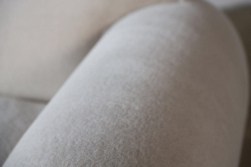 https://a.1stdibscdn.com/elegant-sofa-upholstered-in-pure-alpaca-for-sale-picture-7/f_22593/f_415100221726587236126/Deco_Sofa_Ivory_Alpaca_4_23_5_master.jpg