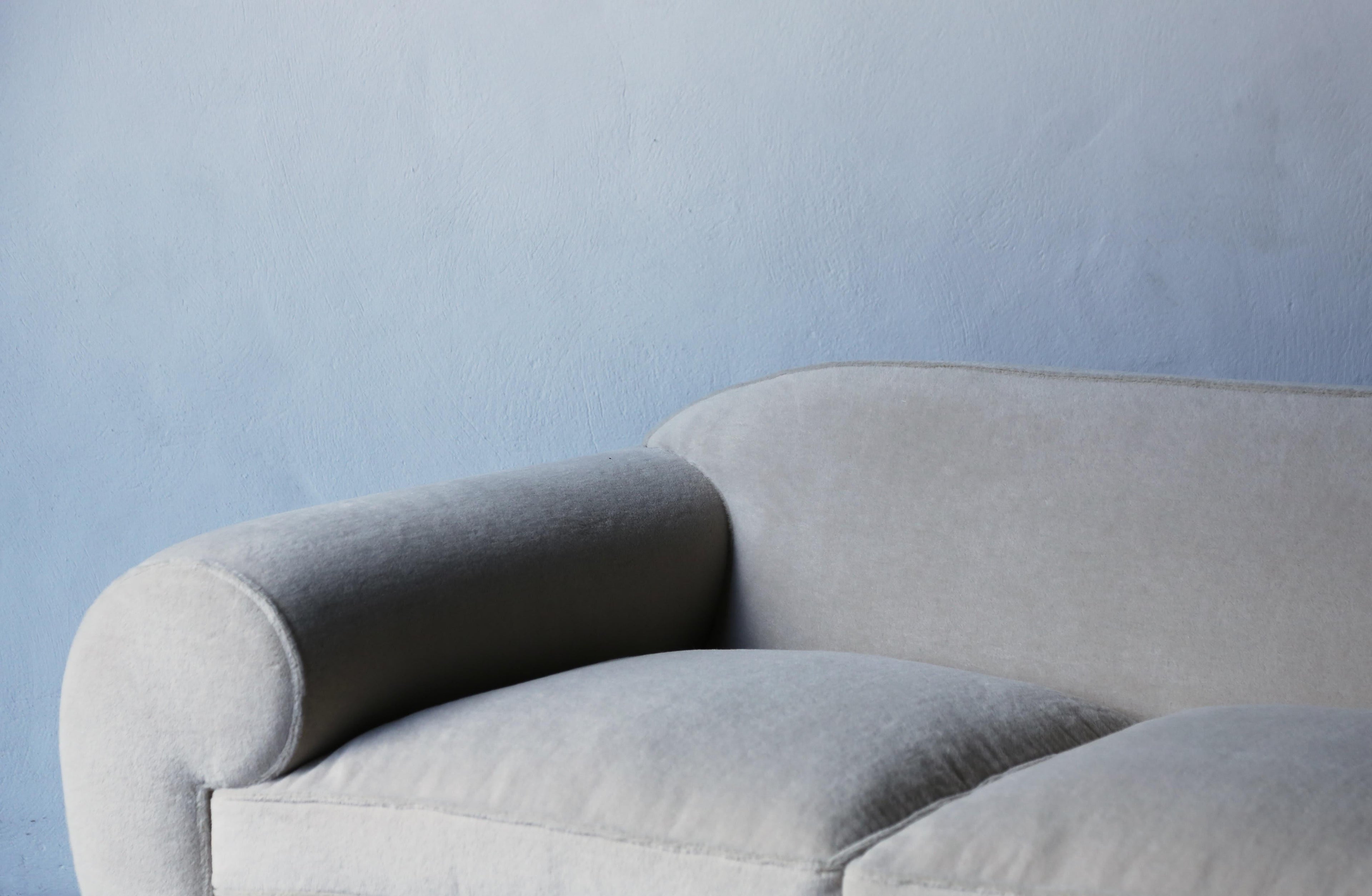 https://a.1stdibscdn.com/elegant-sofa-upholstered-in-pure-alpaca-for-sale-picture-9/f_22593/f_415100221726587237809/Deco_Sofa_Ivory_Alpaca_4_23_7_master.jpg
