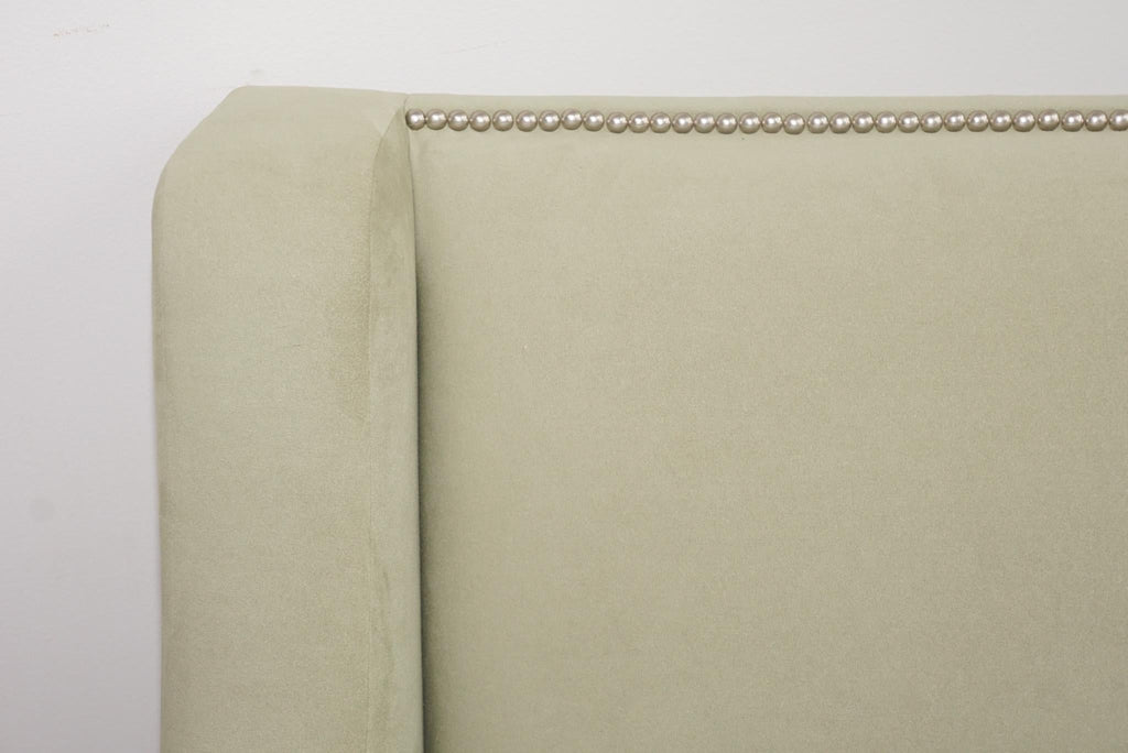 https://a.1stdibscdn.com/maxfield-sofa-for-sale-picture-4/f_64942/f_279998121648562900063/Deena_Feinberg_Photography_23_master.jpg