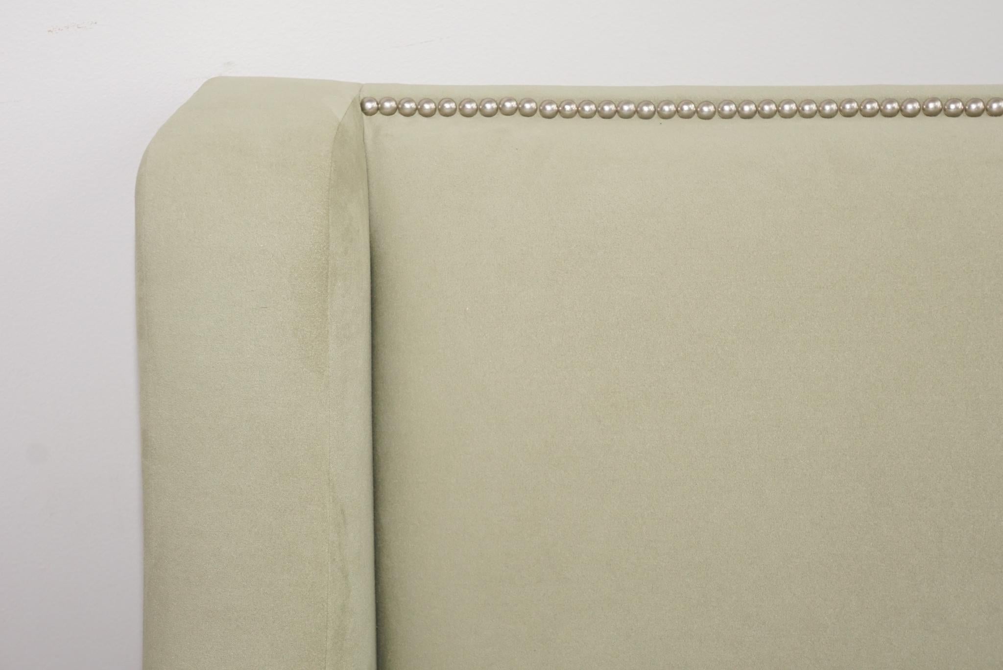 https://a.1stdibscdn.com/maxfield-sofa-for-sale-picture-4/f_64942/f_279998121648562900063/Deena_Feinberg_Photography_23_master.jpg