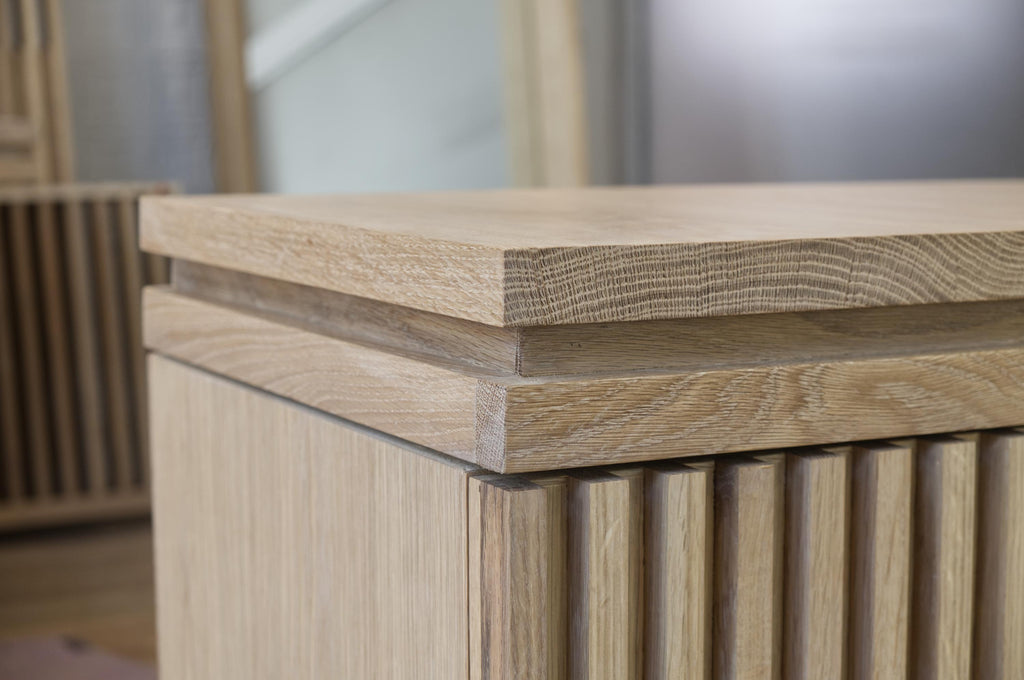 https://a.1stdibscdn.com/white-oak-worth-worth-table-slatted-for-sale-picture-4/f_55692/f_321182221673211529790/Detail2_master.jpg