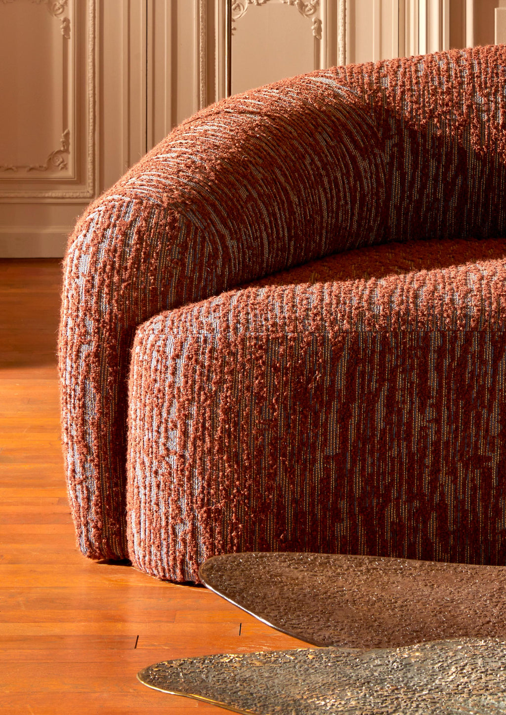 https://a.1stdibscdn.com/orsay-sofa-by-studio-glustin-for-sale-picture-6/f_9680/f_486079321769942066157/Detail_Ambiance_1_A_J_master.jpg