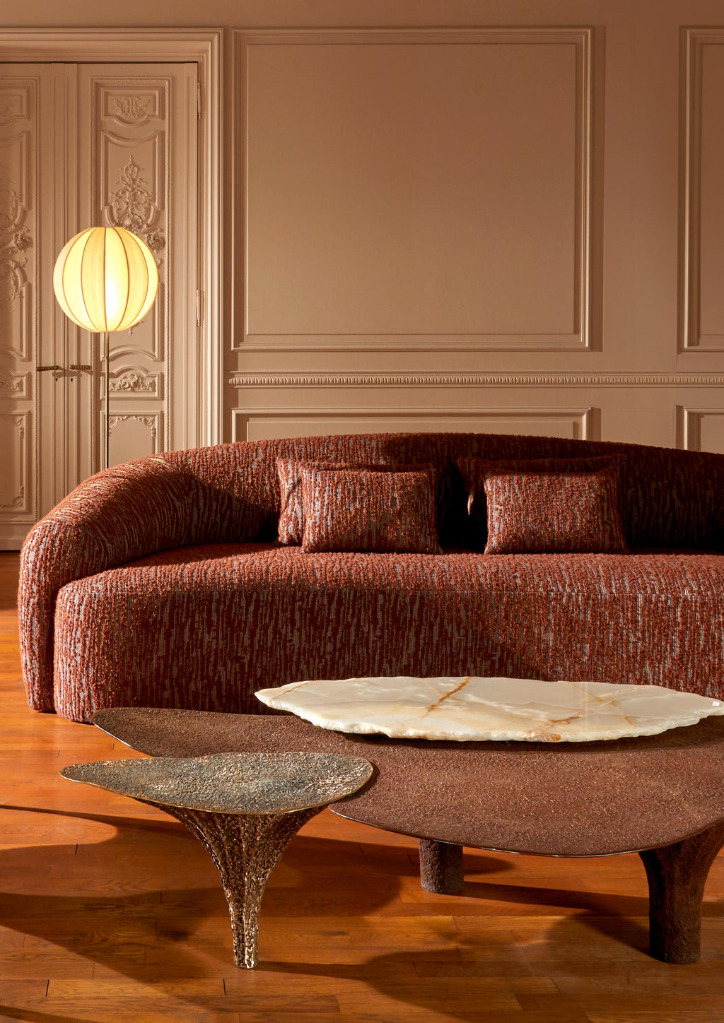 https://a.1stdibscdn.com/orsay-sofa-by-studio-glustin-for-sale-picture-3/f_9680/f_486079321769942072598/Detail_Ambiance_1_A_L_master.jpg