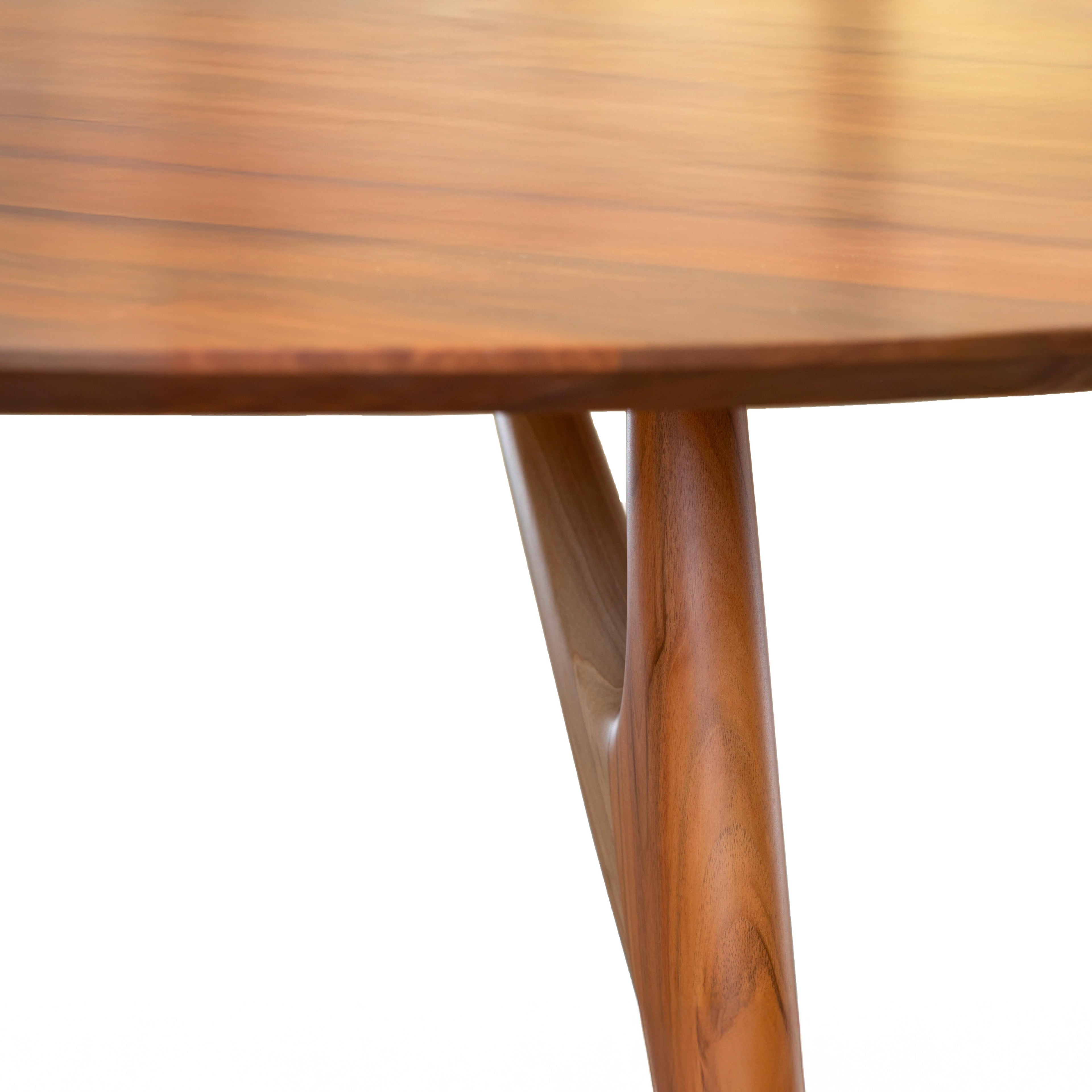 https://a.1stdibscdn.com/kai-dining-table-in-solid-walnut-italian-design-customizable-finish-for-sale-picture-8/f_106082/f_466805321758016806516/Detail_of_Kai_Dining_Table_Leg_in_Solid_Walnut_Italian_Craftsmanship_master.jpg