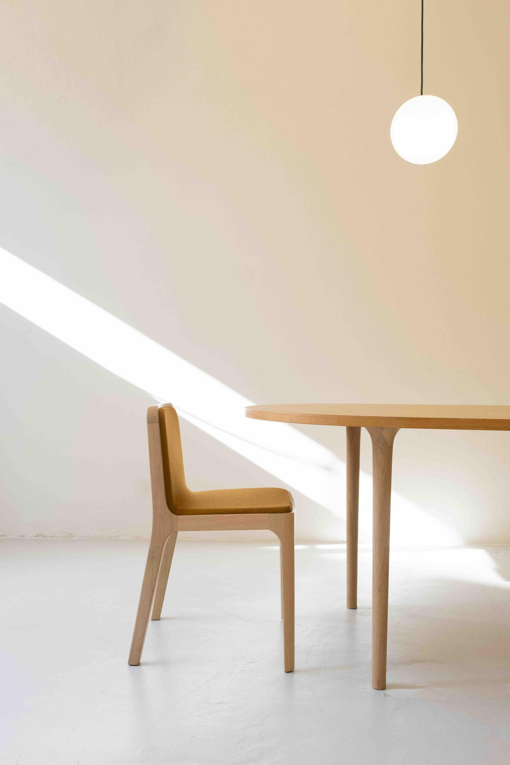 https://a.1stdibscdn.com/minimalist-modern-table-in-walnut-wood-oval-for-sale-picture-7/f_60192/f_278019221744714133248/Details_72_master.jpeg