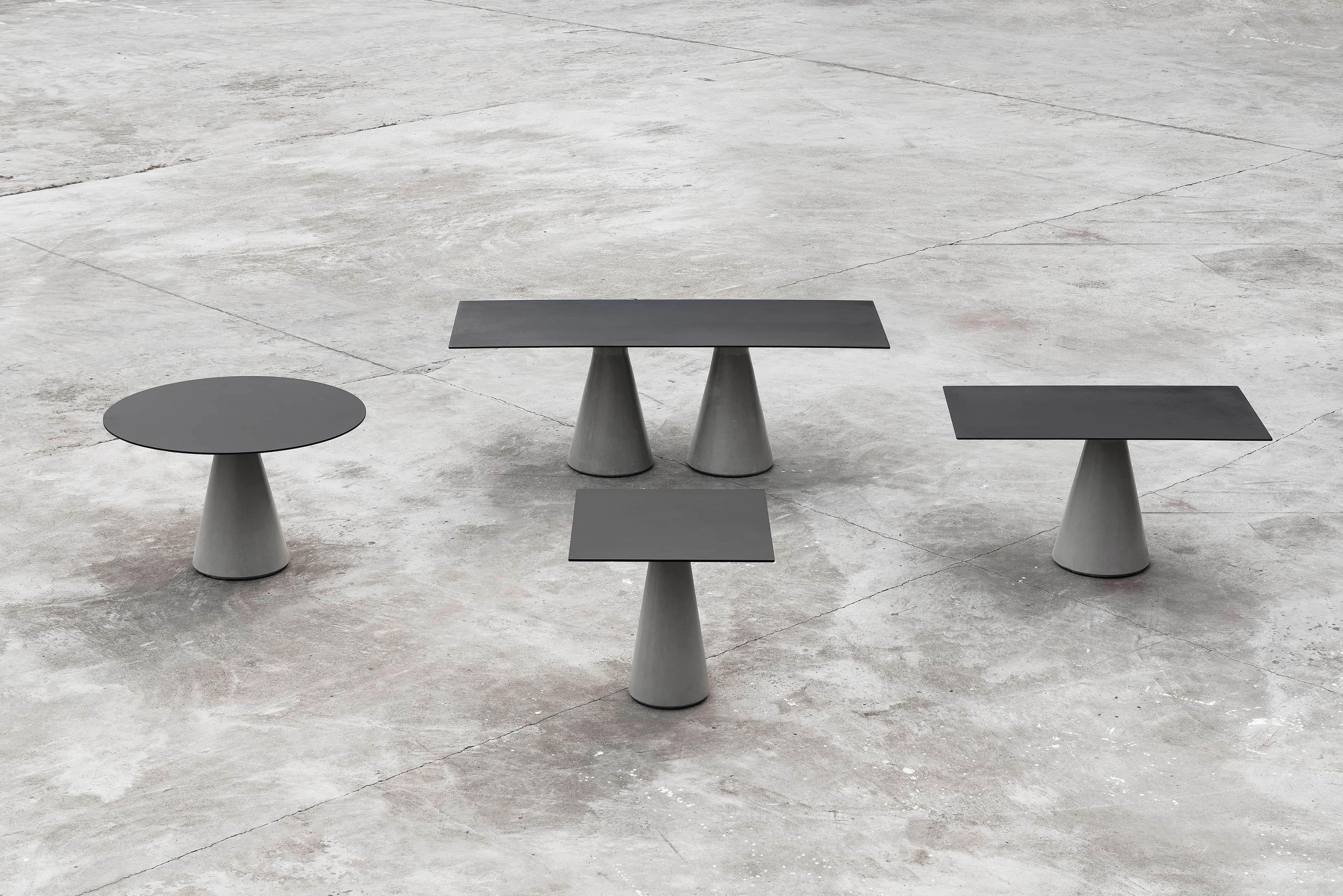 https://a.1stdibscdn.com/rectangular-dining-table-ding-made-of-concrete-and-aluminum-for-sale-picture-4/f_31233/f_192404721590589039342/Ding_ensemble_master.jpg