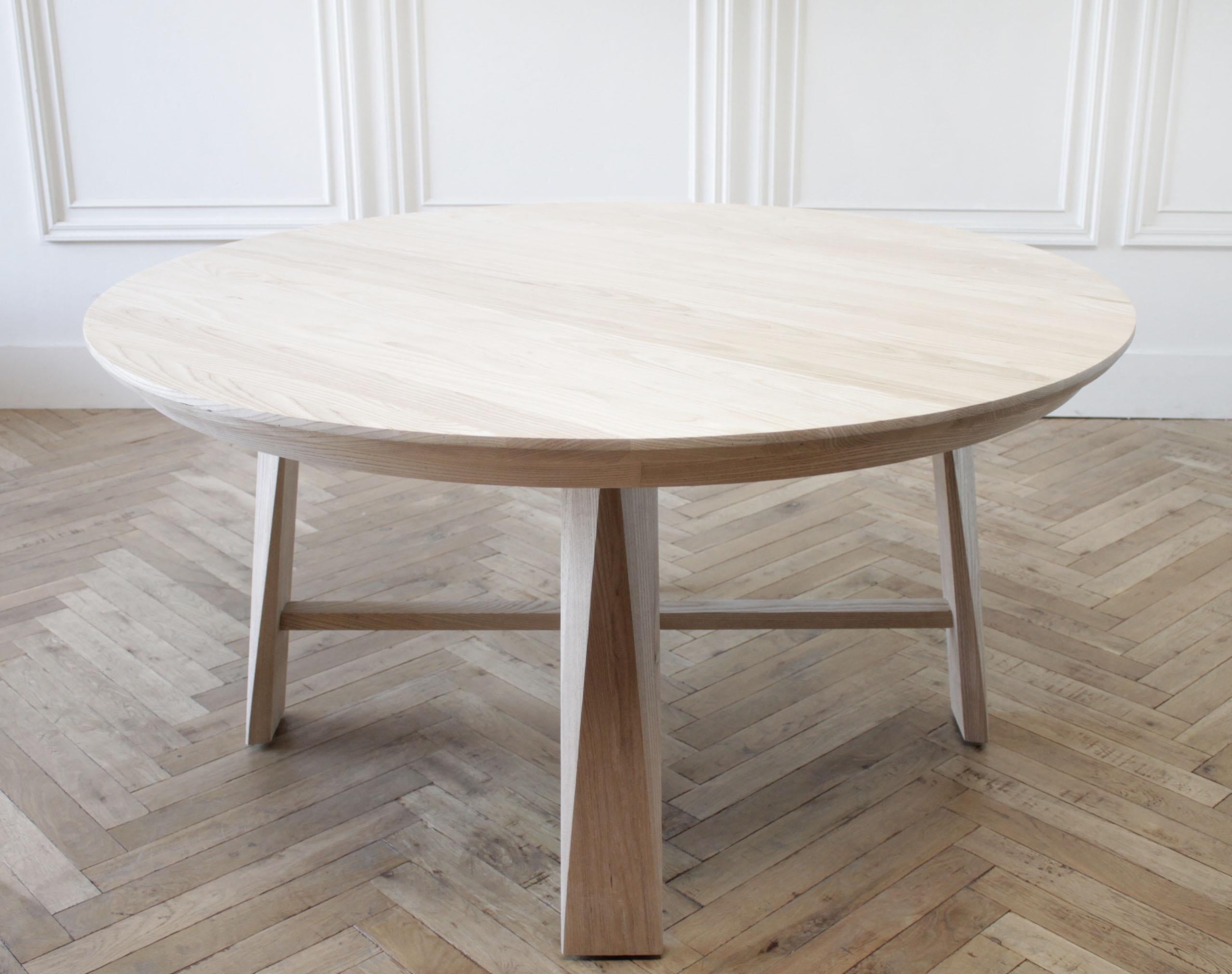 https://a.1stdibscdn.com/custom-solid-white-oak-round-dining-table-for-sale-picture-2/f_18223/1601662843539/DiningTable2_master.jpg