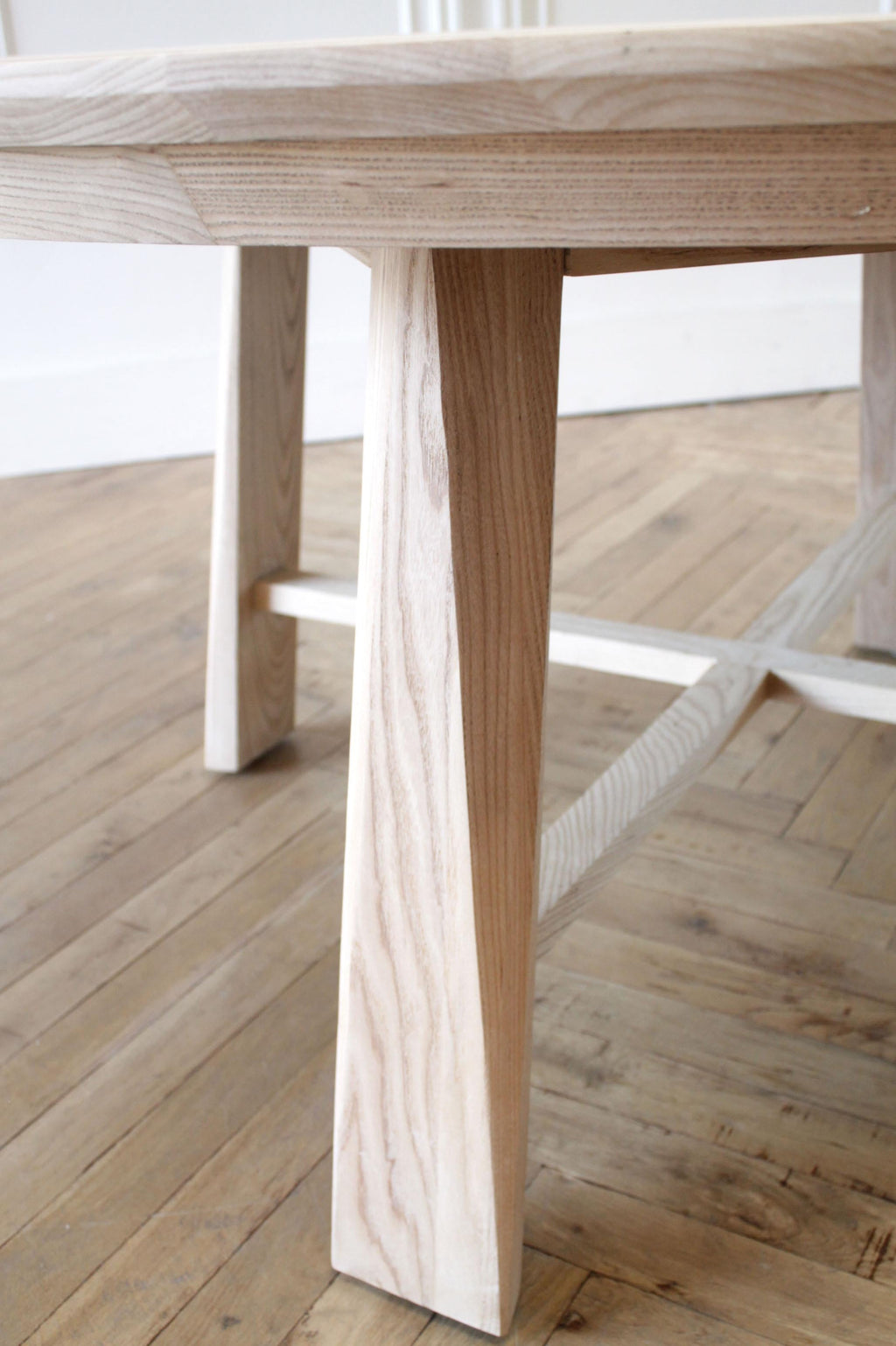https://a.1stdibscdn.com/custom-solid-white-oak-round-dining-table-for-sale-picture-5/f_18223/1601662850541/DiningTable5_master.jpg