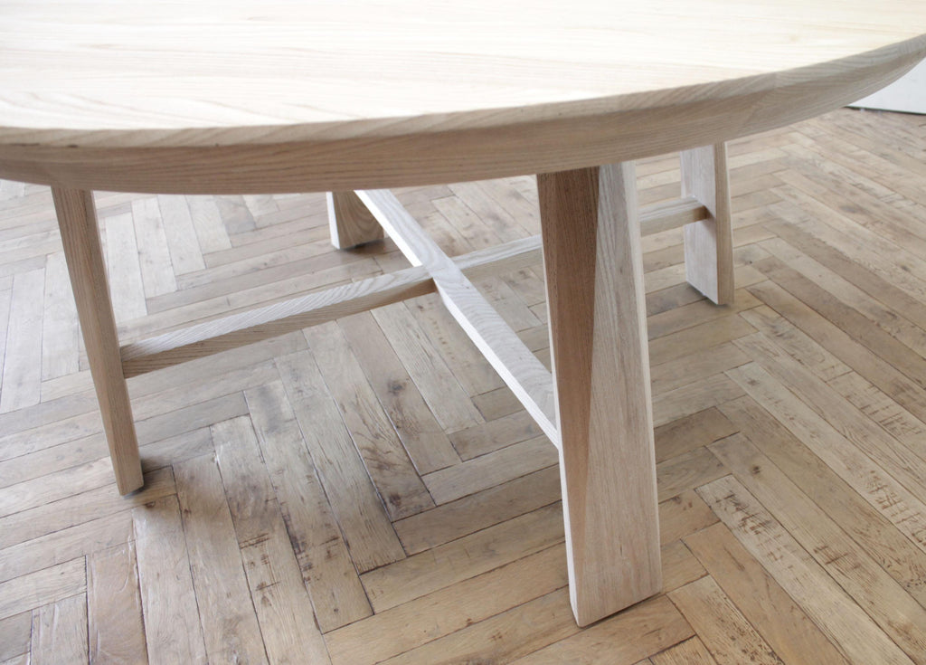 https://a.1stdibscdn.com/custom-solid-white-oak-round-dining-table-for-sale-picture-7/f_18223/1601662855836/DiningTable7_master.jpg