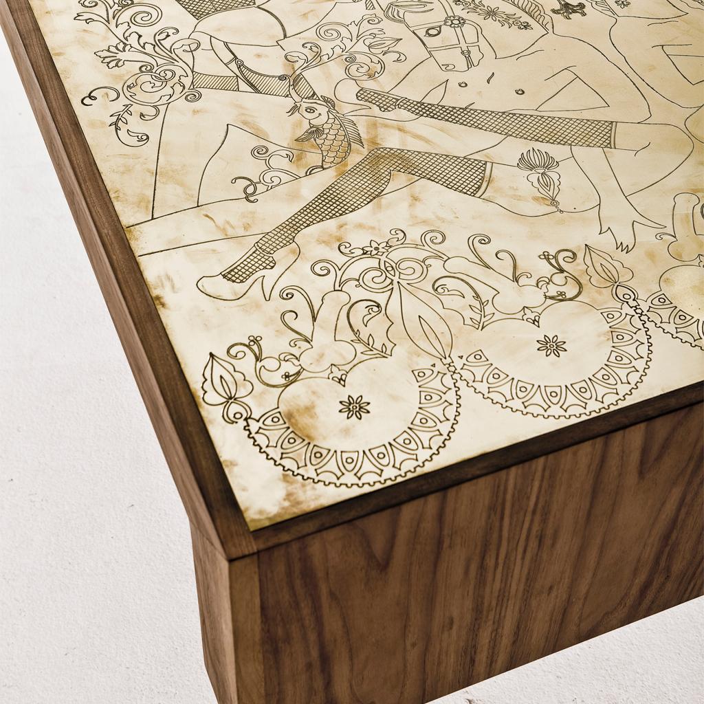https://a.1stdibscdn.com/engraved-brass-walnut-and-lacquered-wood-burlesque-dining-table-by-egg-designs-for-sale-picture-2/f_38931/f_122811411539008324515/Dining_Table_Burlesque_View2_master.jpg