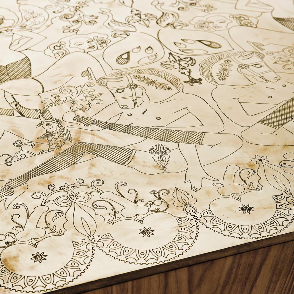 https://a.1stdibscdn.com/engraved-brass-walnut-and-lacquered-wood-burlesque-dining-table-by-egg-designs-for-sale-picture-6/f_38931/f_122811411539008331348/Dining_Table_Burlesque_View6jpg_master.jpg