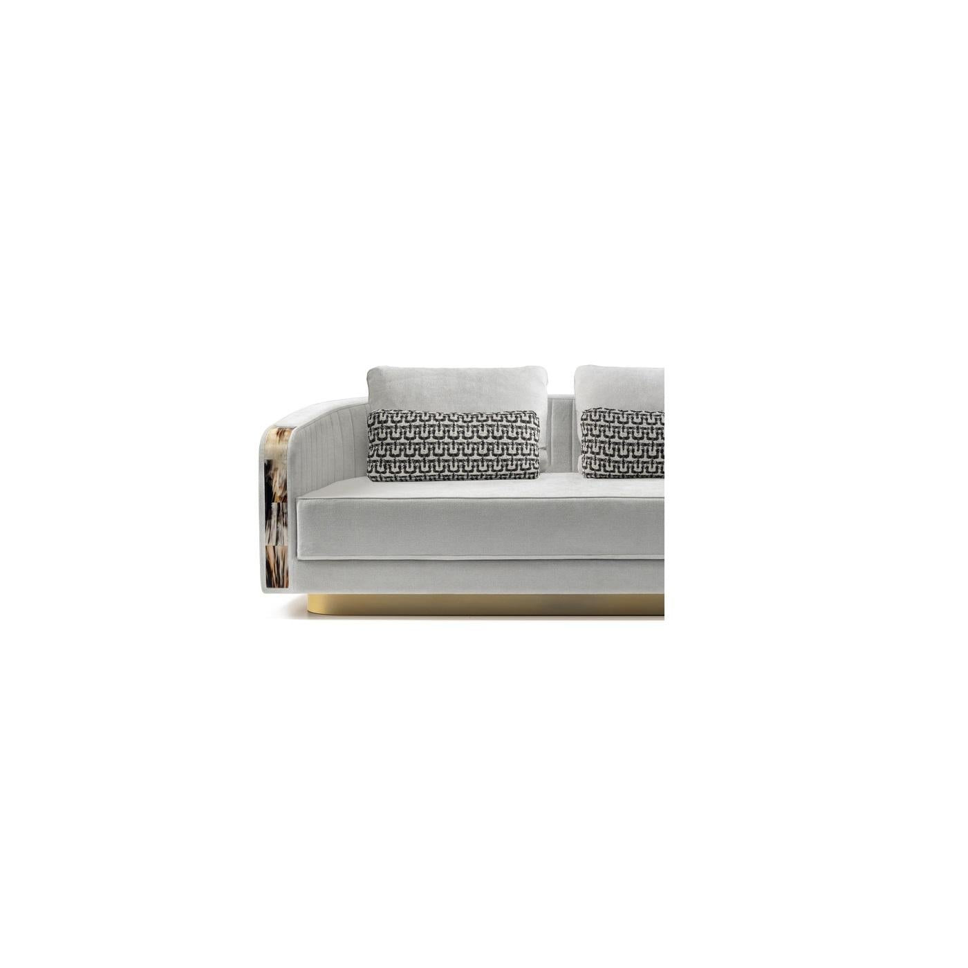 https://a.1stdibscdn.com/afrodite-three-seater-sofa-in-belsuede-fabric-horn-wood-by-arcahorn-for-sale-picture-4/f_12192/f_492790021773847671986/Divani_e_sedute_Afrodite_divano_con_braccioli_in_corno_Arcahorna_master.jpg