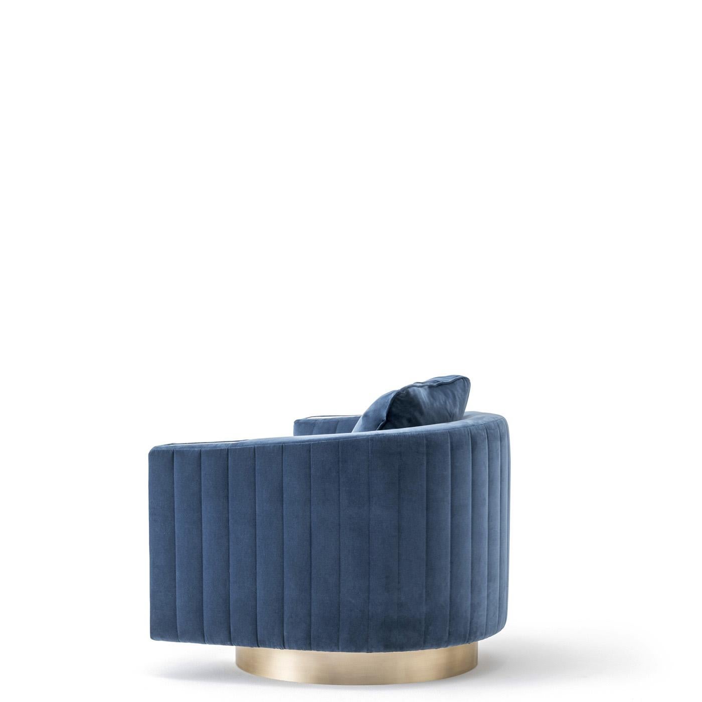 https://a.1stdibscdn.com/rachele-swivel-armchair-in-lario-velvet-horn-satin-brass-wood-by-arcahorn-for-sale-picture-3/f_12192/f_492666621773769397931/Divani_e_sedute_Rachele_poltrona_con_dettagli_in_corno_6040_Arcahorn_2_master.jpg