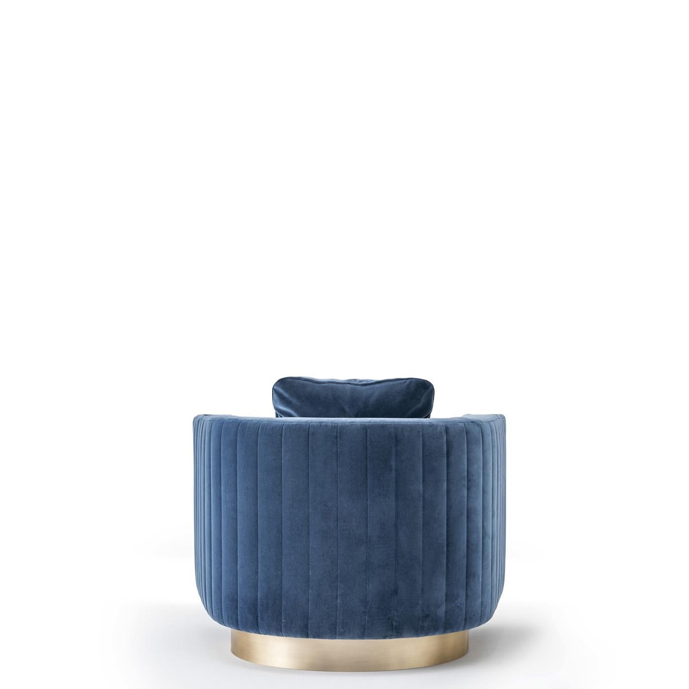 https://a.1stdibscdn.com/rachele-swivel-armchair-in-lario-velvet-horn-satin-brass-wood-by-arcahorn-for-sale-picture-4/f_12192/f_492666621773769397930/Divani_e_sedute_Rachele_poltrona_con_dettagli_in_corno_6040_Arcahorn_3_master.jpg