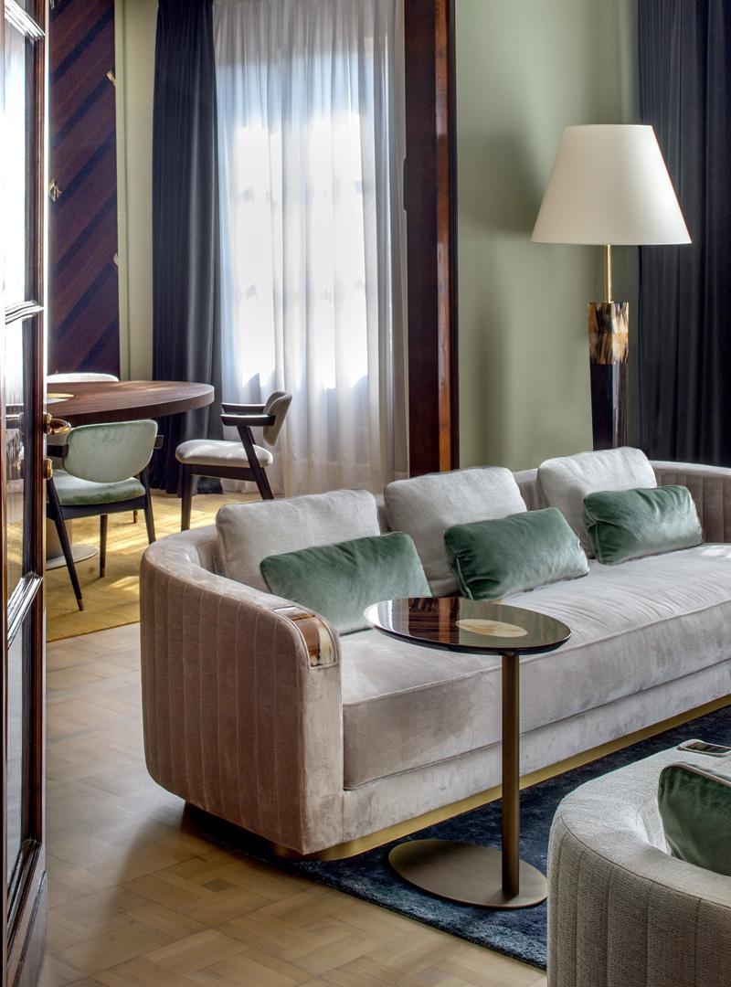 https://a.1stdibscdn.com/rea-three-seater-sofa-in-splendido-velvet-upholstery-horn-wood-by-arcahorn-for-sale-picture-3/f_12192/f_489904521772117026608/Divani_e_sedute_Rea_divano_con_braccioli_in_corno_7020_verticale_Arcahorn_master.jpg