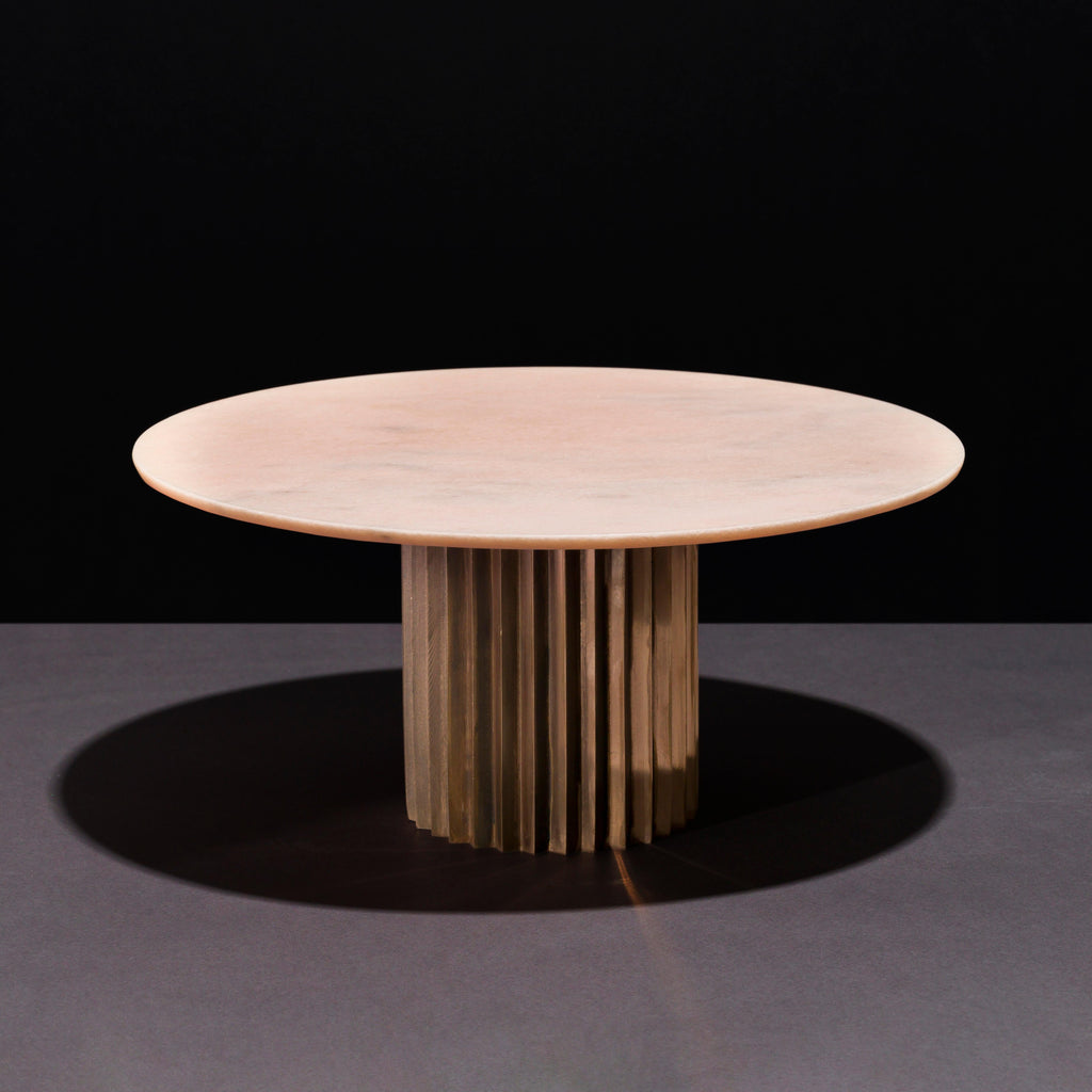 https://a.1stdibscdn.com/doris-round-pedestal-dining-table-in-pink-marble-and-cast-bronze-for-sale-picture-2/f_22063/f_152121121561383123987/Doris_amb_ppbz_master.jpg