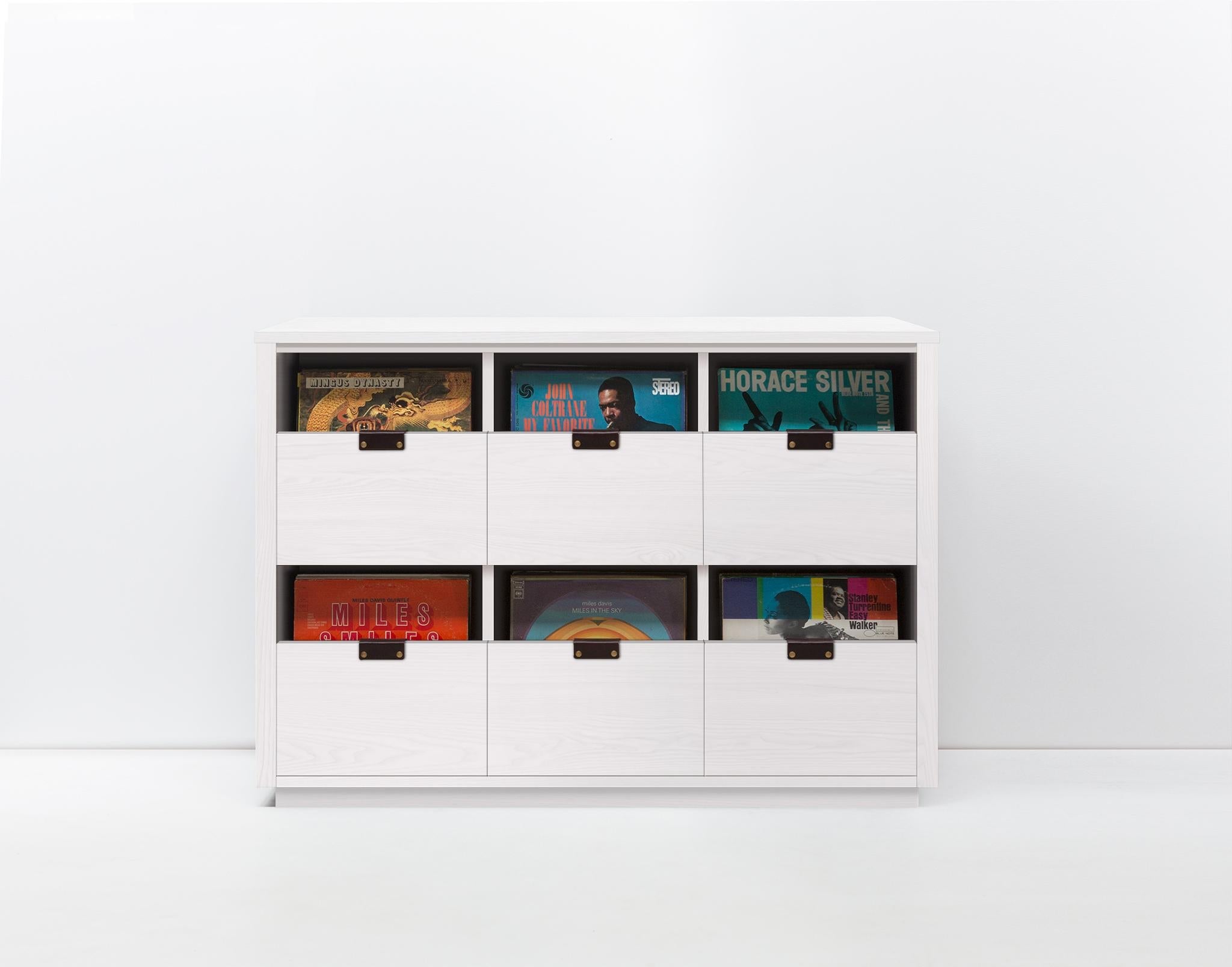 https://a.1stdibscdn.com/dovetail-1-x-2-vinyl-storage-cabinet-for-sale-picture-11/f_27523/f_95752231560969412504/Dovetail3x2_White_master.jpg