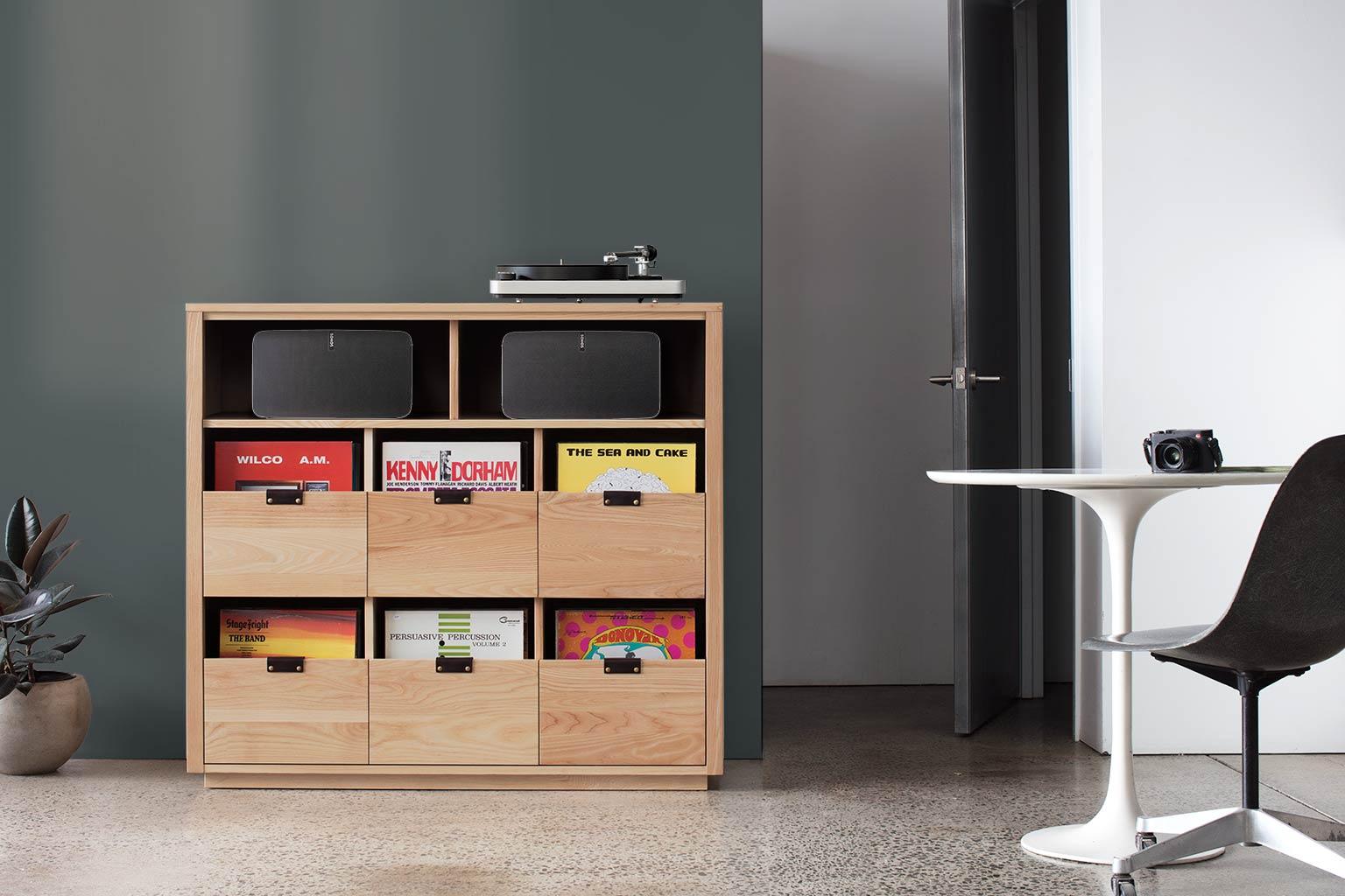 https://a.1stdibscdn.com/dovetail-for-sonos-vinyl-storage-cabinet-3-x-15-with-equipment-shelf-for-sale-picture-5/f_27523/f_181414121582912607810/Dovetail_Sonos_LP_Storage_Cabinet_master.jpg
