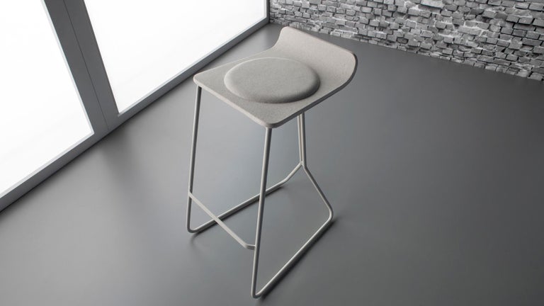 https://a.1stdibscdn.com/high-drops-bar-stool-by-doimo-brasil-for-sale-picture-3/f_12192/f_391464721712321446491/Drops_1__master.jpg?width=768