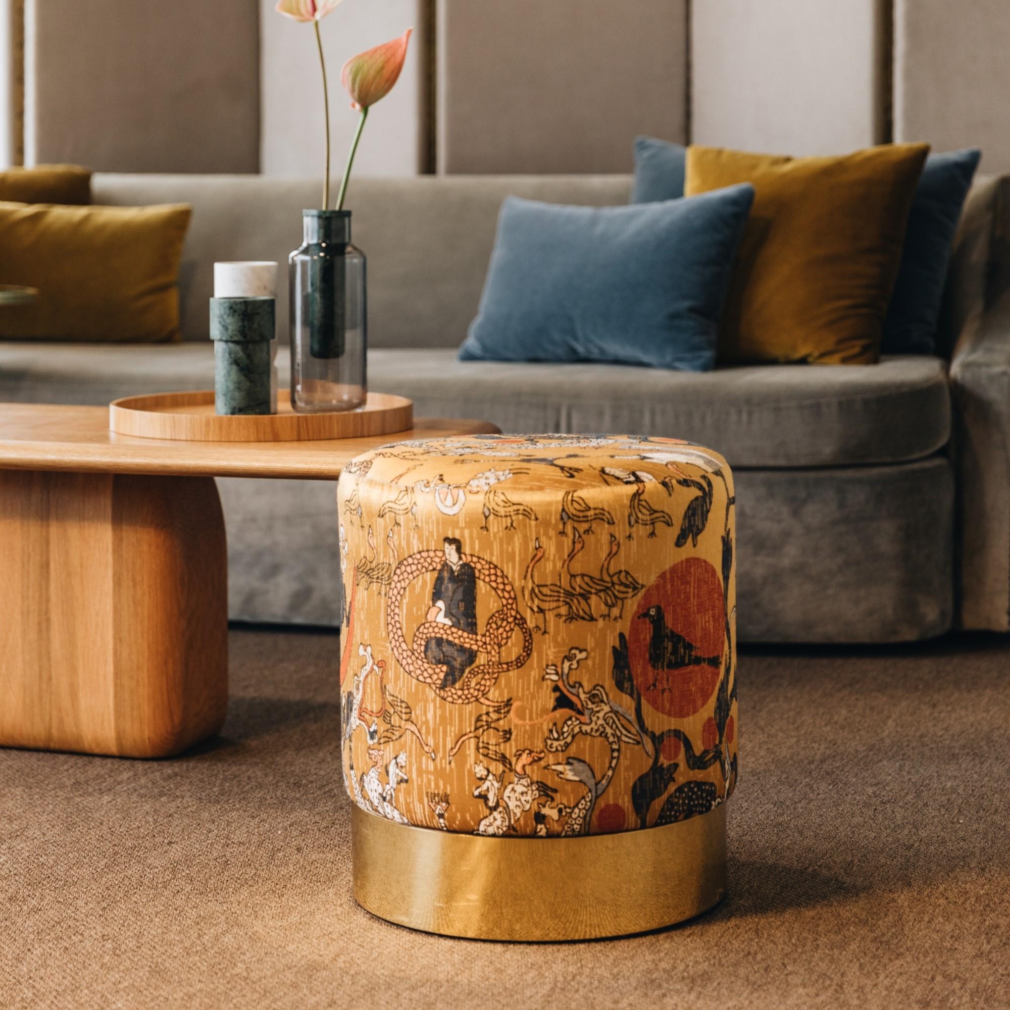 https://a.1stdibscdn.com/21st-century-lune-c-stool-in-com-and-polished-brass-by-duistt-for-sale-picture-2/f_63222/f_480181021774870912075/Duistt_LUNE_C_stool_com_1_master.jpg
