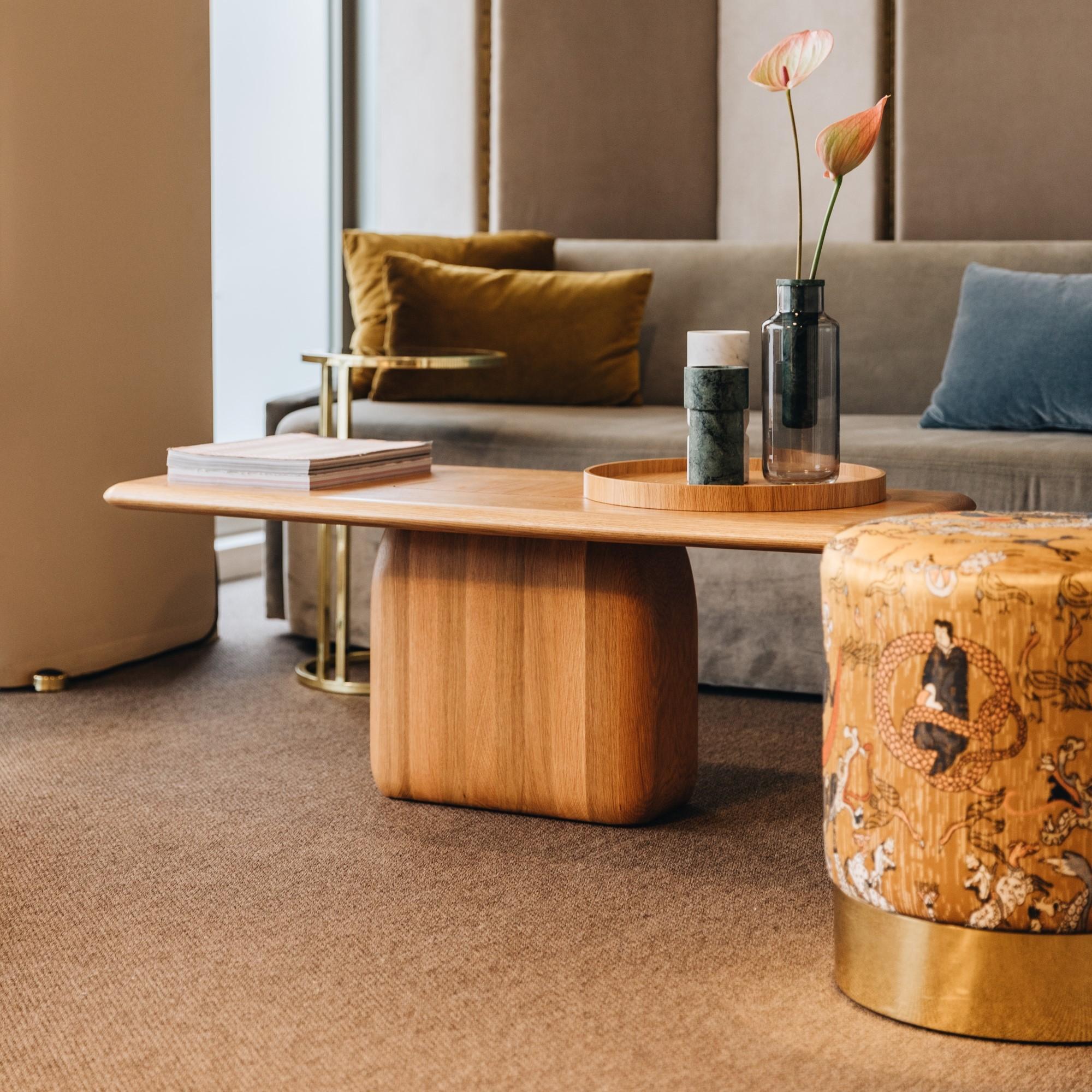 https://a.1stdibscdn.com/21st-century-lune-c-stool-in-com-and-polished-brass-by-duistt-for-sale-picture-4/f_63222/f_480181021774870912107/Duistt_LUNE_C_stool_com_2_master.jpg