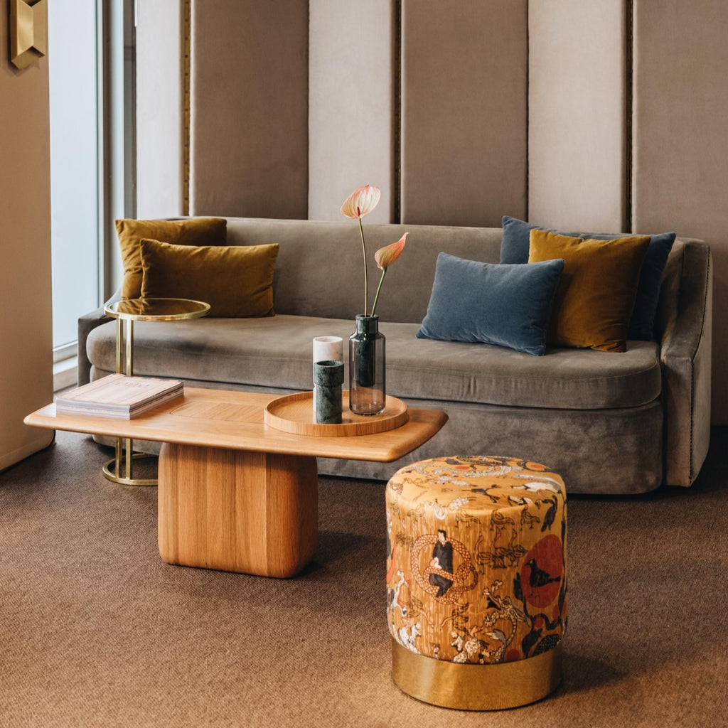 https://a.1stdibscdn.com/21st-century-lune-c-stool-in-com-and-polished-brass-by-duistt-for-sale-picture-3/f_63222/f_480181021774870912103/Duistt_LUNE_C_stool_com_3_master.jpg