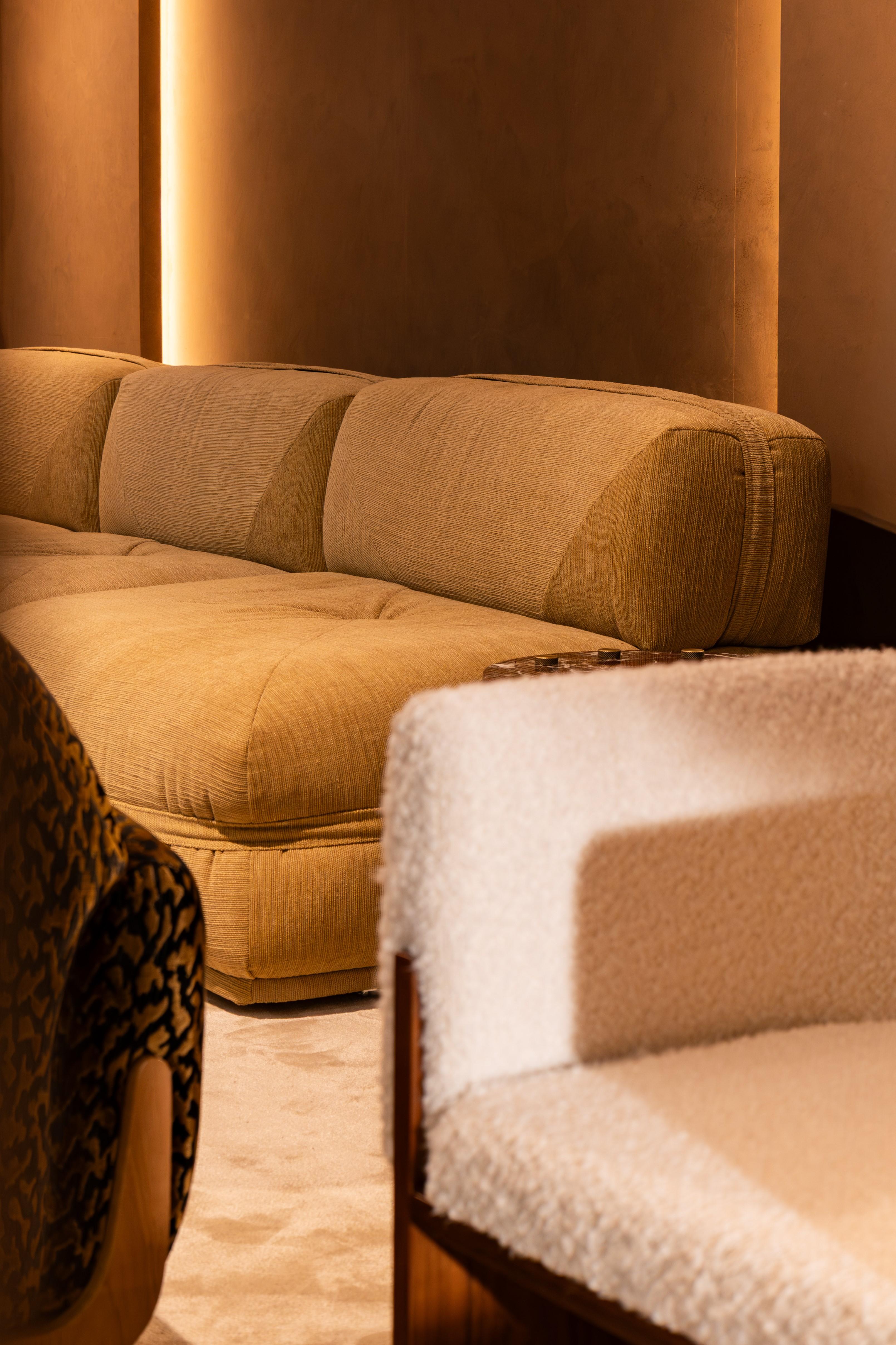 https://a.1stdibscdn.com/custom-made-modular-sofa-banda-mohair-velvet-com-option-portugal-by-duistt-for-sale-picture-5/f_63222/f_452285221776420398535/Duistt_customa_made_modular_sofa_banda_by_duistt_made_in_portugal_7_master.jpg
