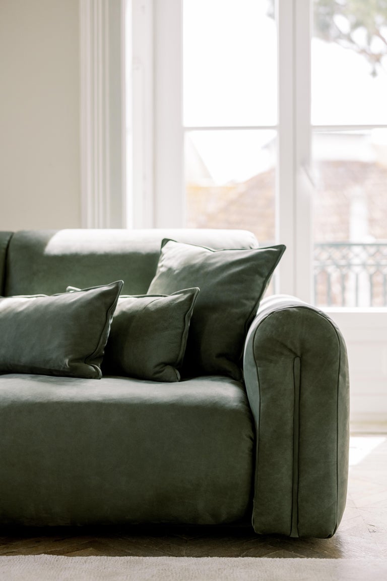 https://a.1stdibscdn.com/mid-century-modern-beijinho-sofa-olive-green-leather-handmade-by-greenapple-for-sale-picture-12/f_53532/f_442712321770383034686/E0018260_Export_master.jpg?width=768