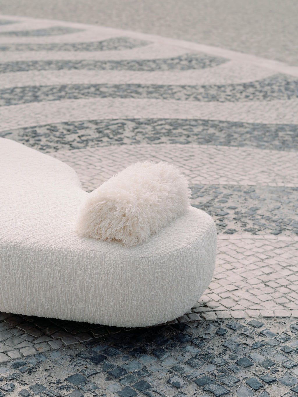 https://a.1stdibscdn.com/modern-minho-chaise-lounge-dedar-velvet-handmade-in-portugal-by-greenapple-for-sale-picture-18/f_53532/f_280935721757417173833/E0022542_Export_master.jpg