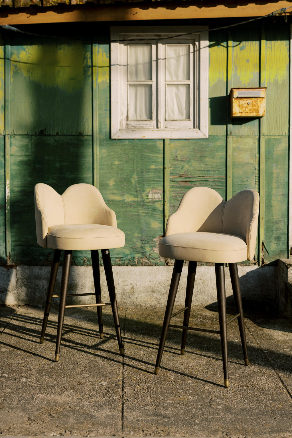 https://a.1stdibscdn.com/mid-century-modern-mary-swivel-bar-stools-leather-brass-handmade-by-greenapple-for-sale-picture-8/f_53532/f_441889821756980247501/E0024874_Export_master.jpg