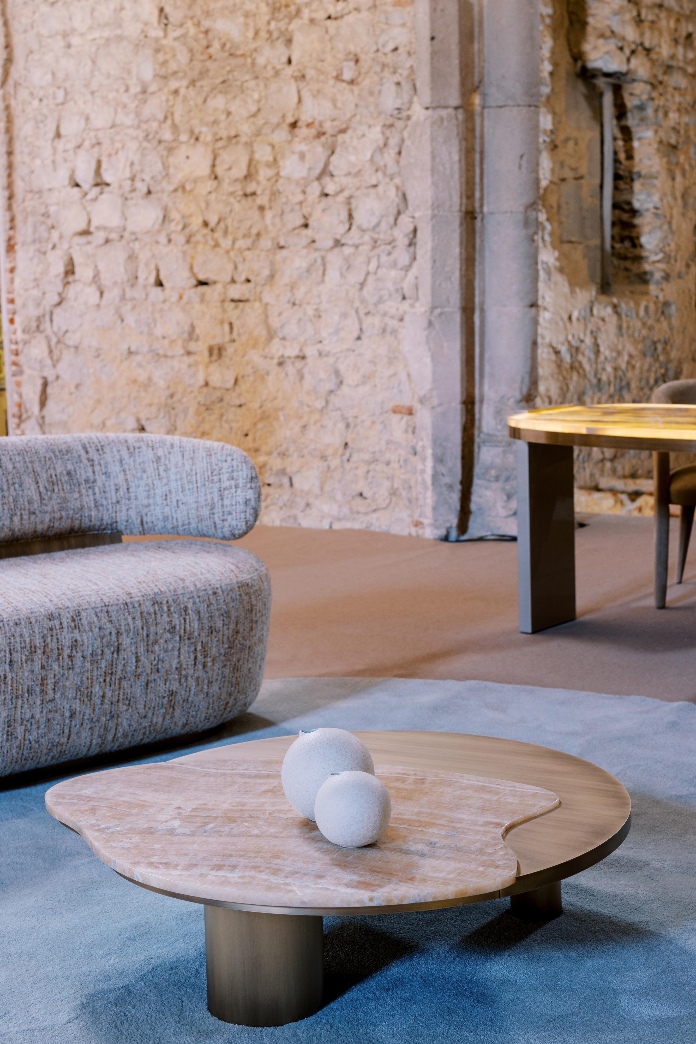 https://a.1stdibscdn.com/organic-modern-bordeira-coffee-table-ivory-onyx-brass-handmade-by-greenapple-for-sale-picture-3/f_53532/f_487926121770979103636/E0024995_Export_master.jpg