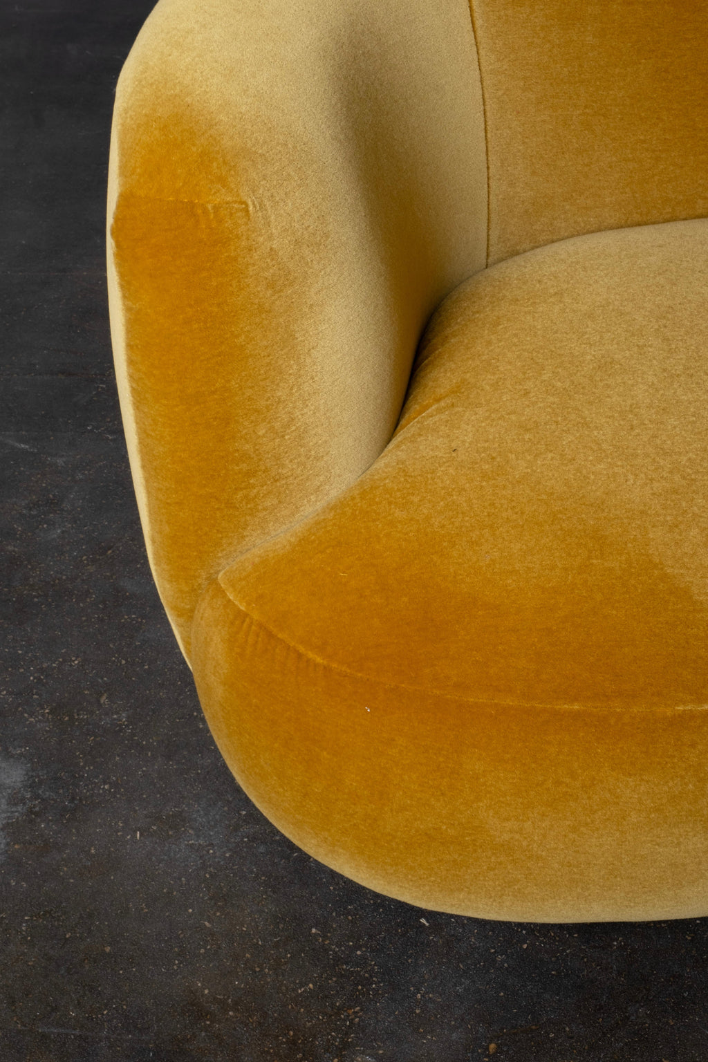 https://a.1stdibscdn.com/art-deco-abito-sofa-oak-dedar-cinnamon-mohair-handmade-portugal-greenapple-for-sale-picture-6/f_53532/f_459554821753093901436/E0026241_Export_master.jpg
