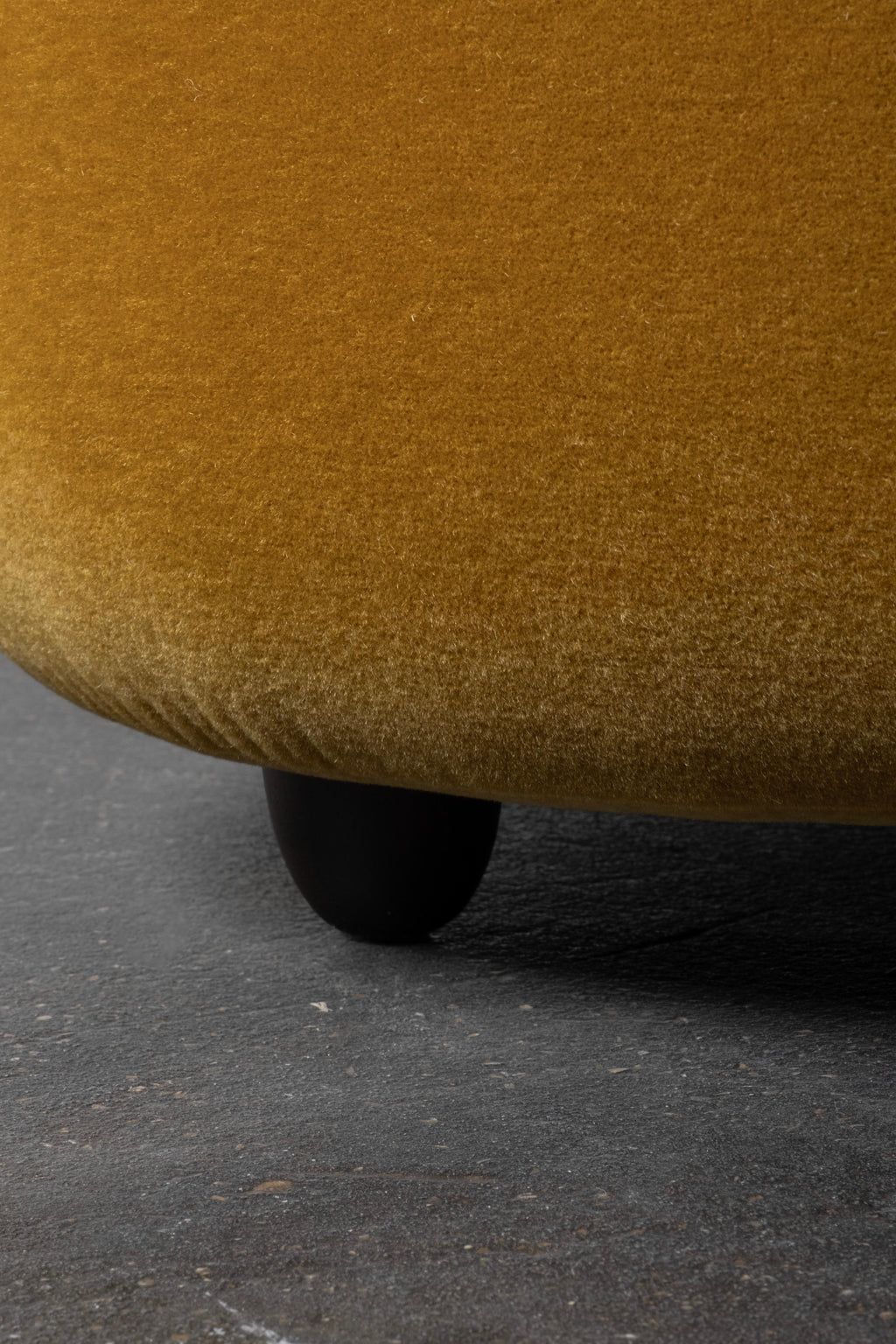 https://a.1stdibscdn.com/art-deco-abito-sofa-oak-dedar-cinnamon-mohair-handmade-portugal-greenapple-for-sale-picture-8/f_53532/f_459554821753093902681/E0026242_Export_master.jpg