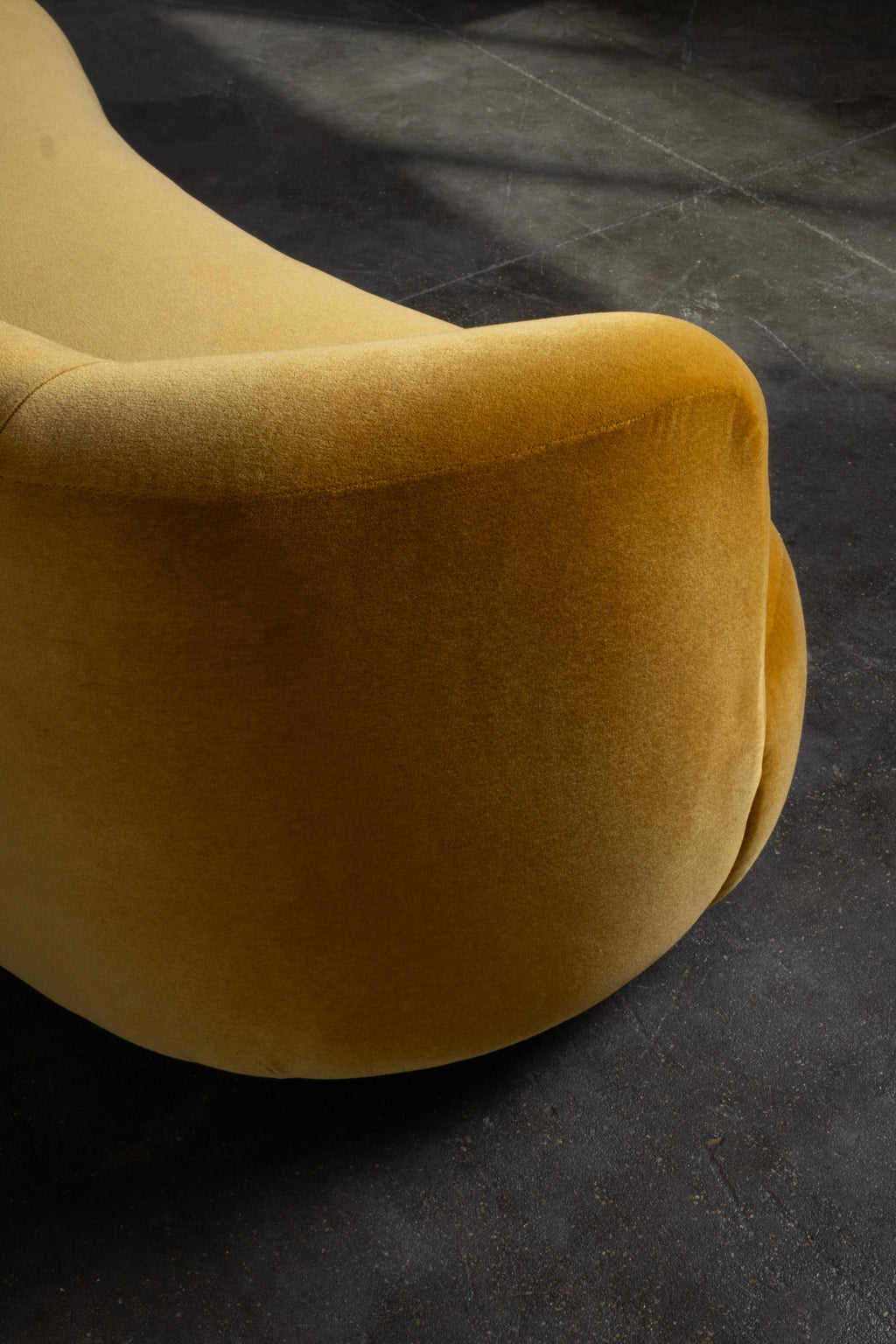 https://a.1stdibscdn.com/art-deco-abito-sofa-oak-dedar-cinnamon-mohair-handmade-portugal-greenapple-for-sale-picture-9/f_53532/f_459554821753093901269/E0026243_Export_master.jpg