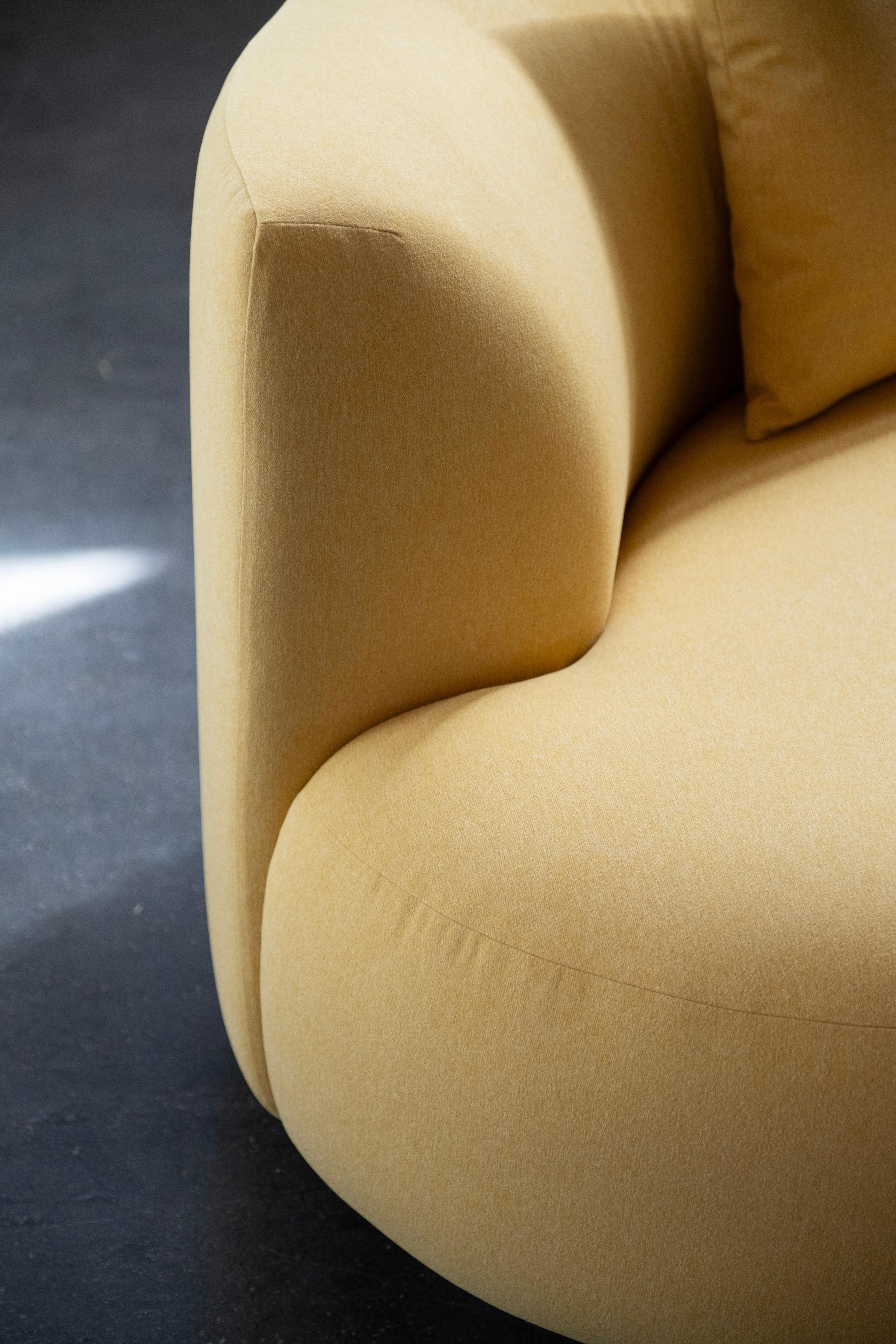 https://a.1stdibscdn.com/modern-twins-curved-couch-baby-mango-velvet-handmade-in-portugal-by-greenapple-for-sale-picture-7/f_53532/f_398501821763466699745/E0026266_Export_master.jpg