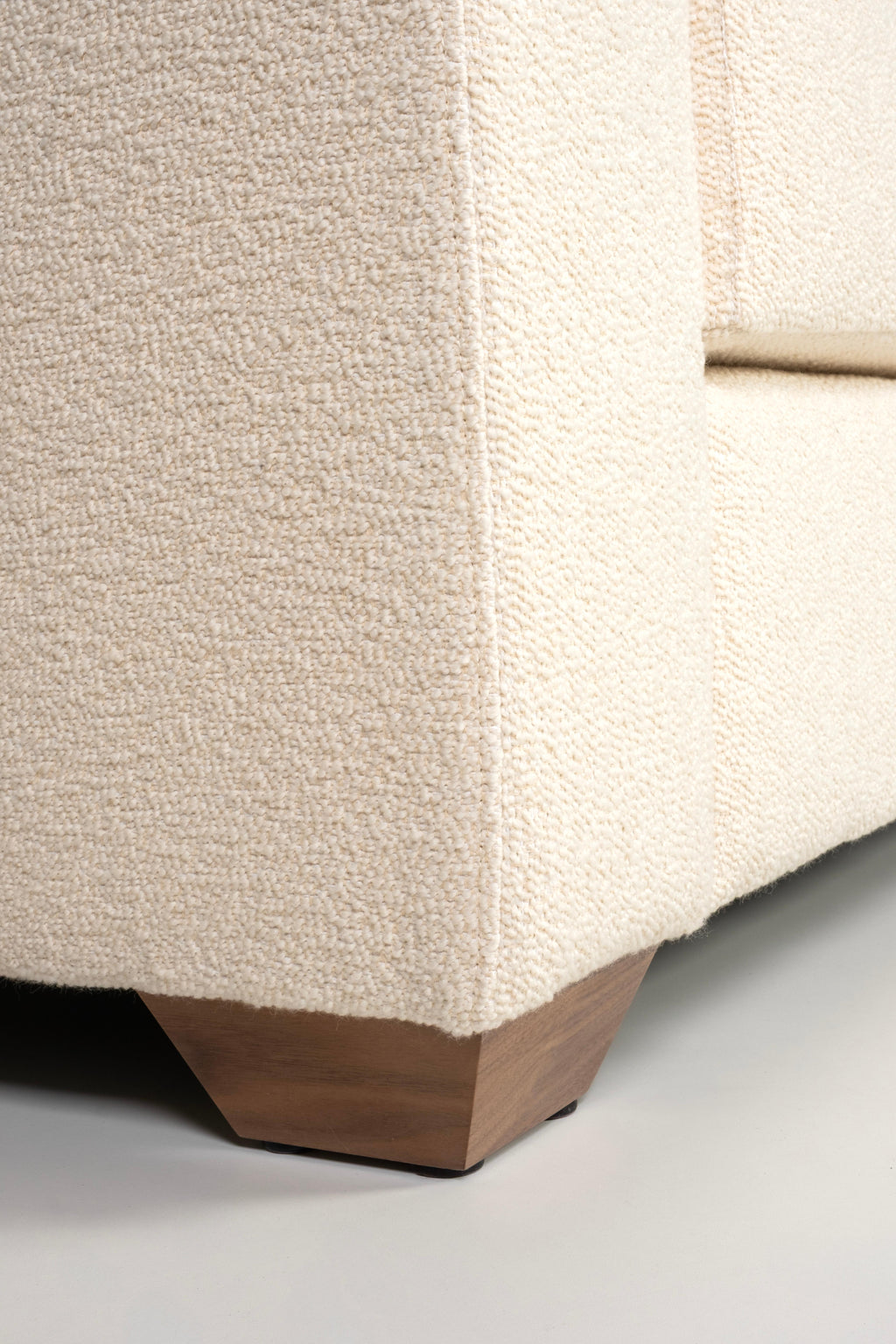 https://a.1stdibscdn.com/mid-century-modern-french-style-sofa-ivory-dedar-boucle-fabric-for-sale-picture-6/f_53532/f_462250221754934367028/E0029233_Export_master.jpg