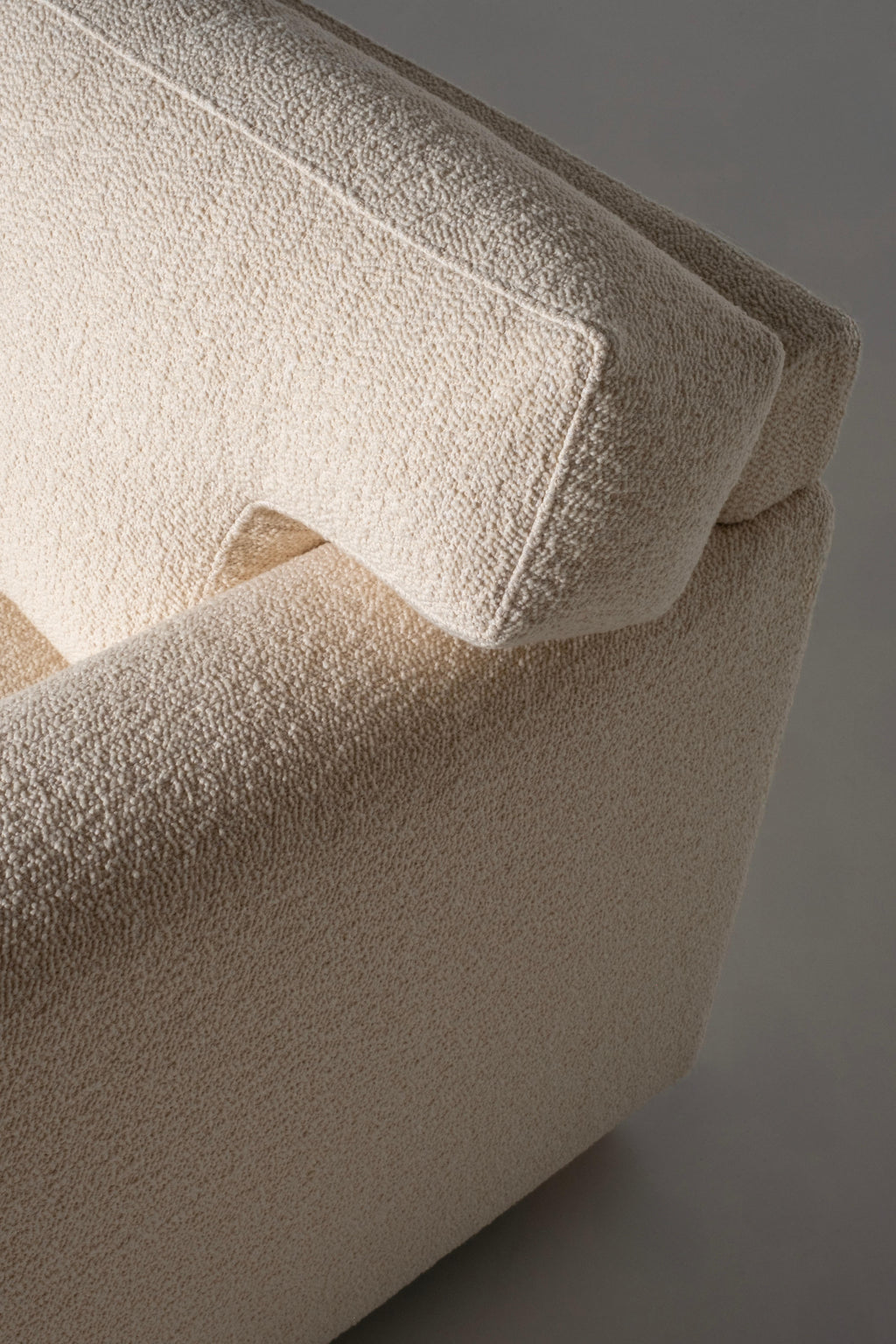 https://a.1stdibscdn.com/mid-century-modern-french-style-sofa-ivory-dedar-boucle-fabric-for-sale-picture-8/f_53532/f_462250221754934368391/E0029235_Export_master.jpg
