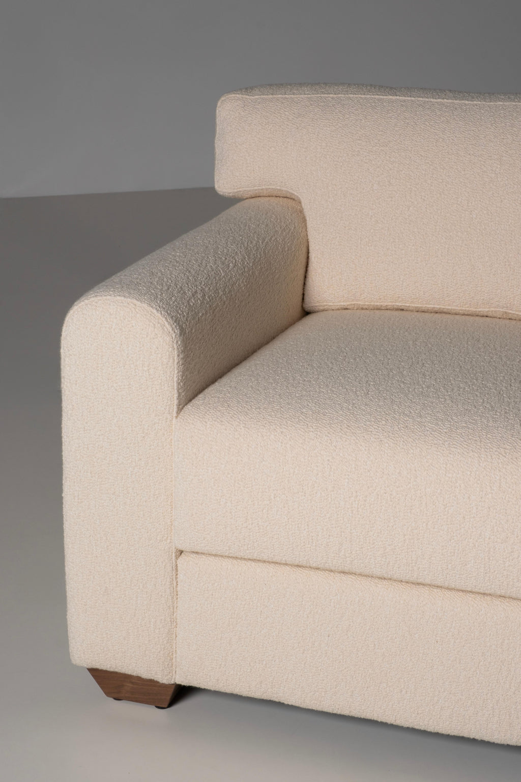 https://a.1stdibscdn.com/mid-century-modern-french-style-sofa-ivory-dedar-boucle-fabric-for-sale-picture-10/f_53532/f_462250221754934370819/E0029237_Export_master.jpg