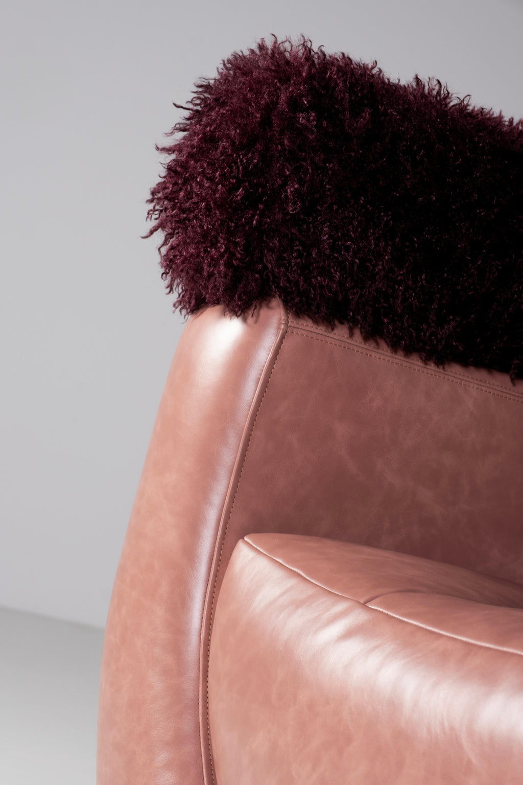 https://a.1stdibscdn.com/mid-century-modern-mel-armchair-leather-faux-fur-handmade-by-greenapple-for-sale-picture-14/f_53532/f_461868321754651291332/E0029403_Export_master.jpg