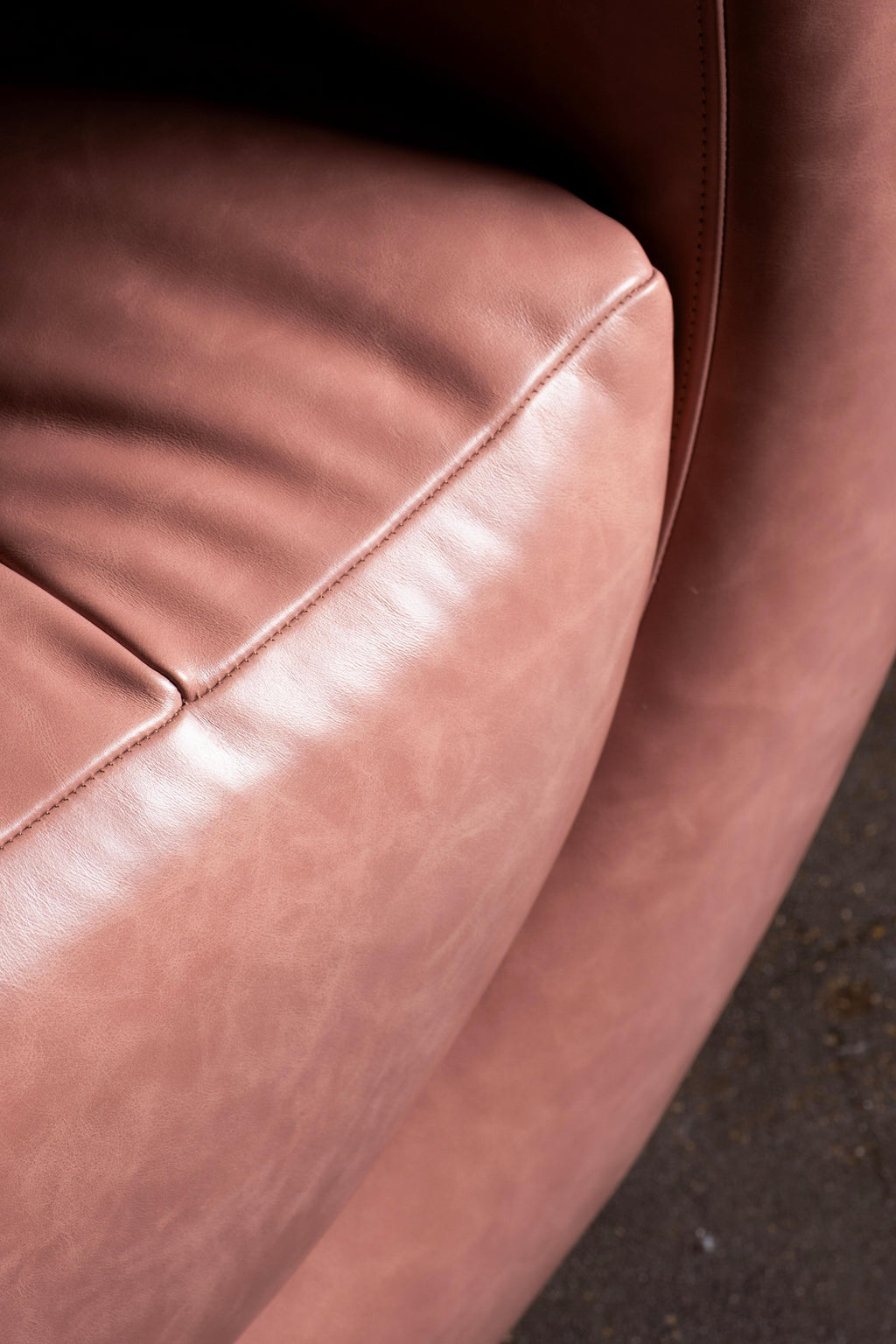 https://a.1stdibscdn.com/mid-century-modern-mel-armchair-leather-faux-fur-handmade-by-greenapple-for-sale-picture-15/f_53532/f_461868321754651293623/E0029404_Export_master.jpg